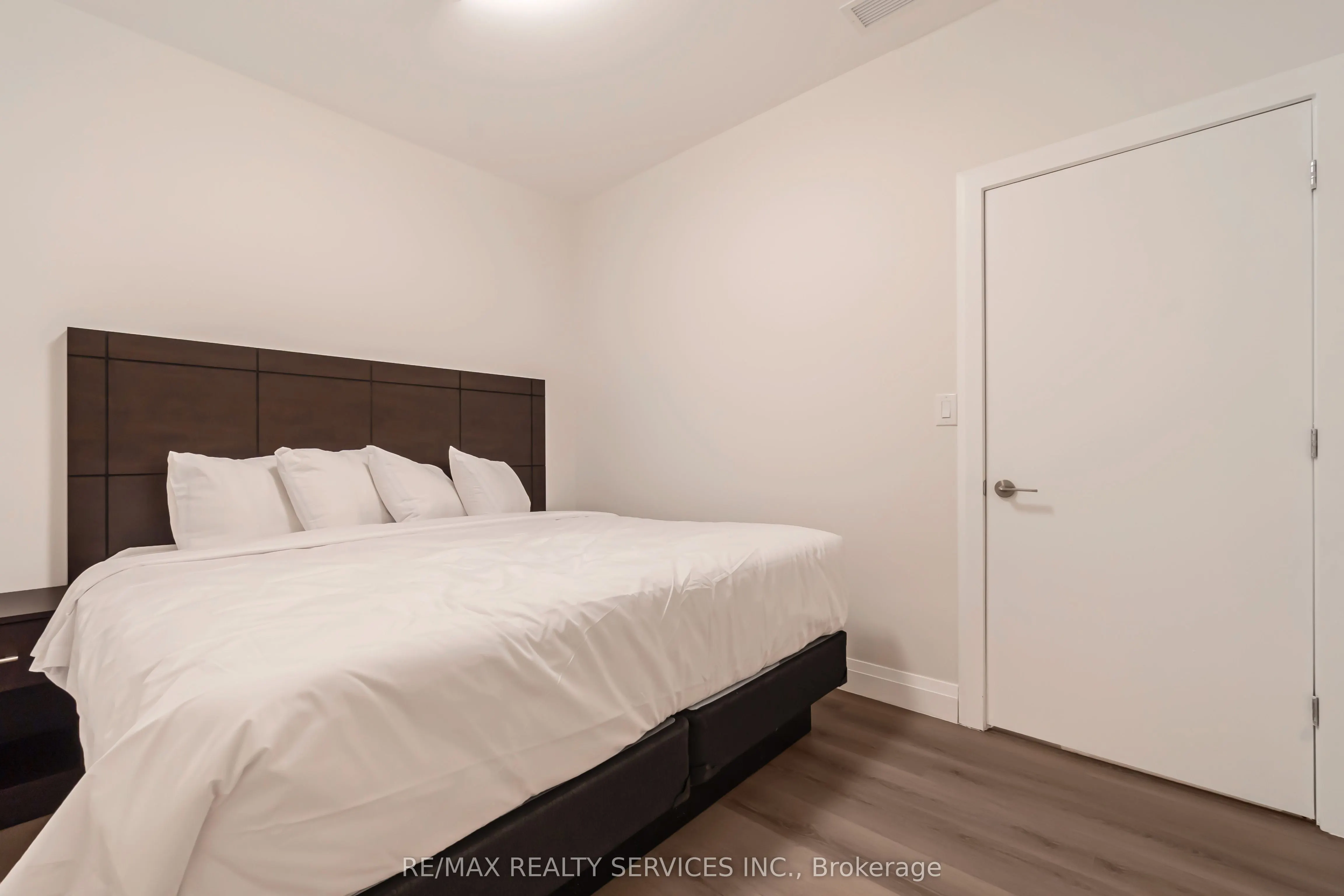 30 DEAN PARK Road, ##9