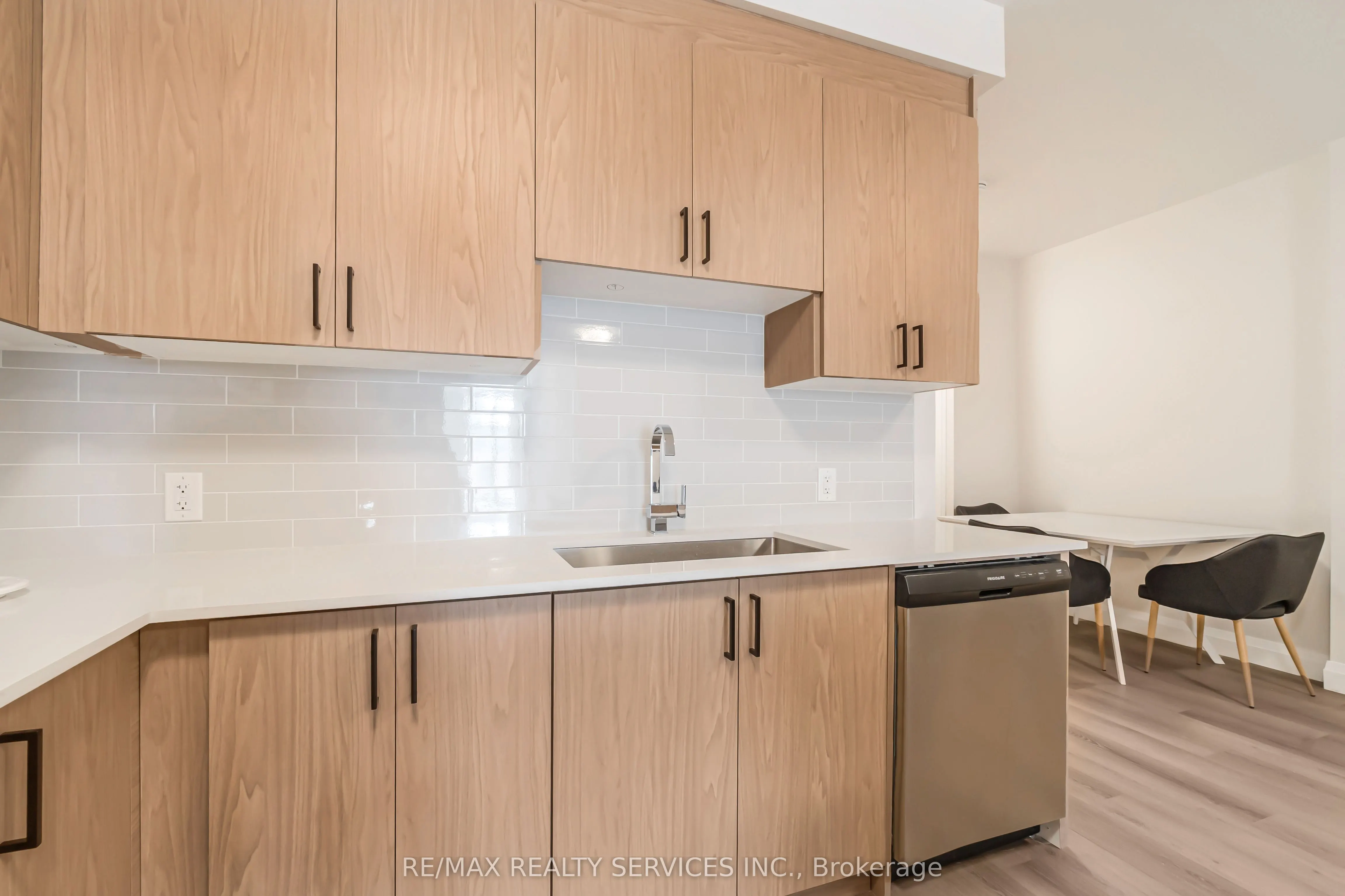 30 DEAN PARK Road, ##9