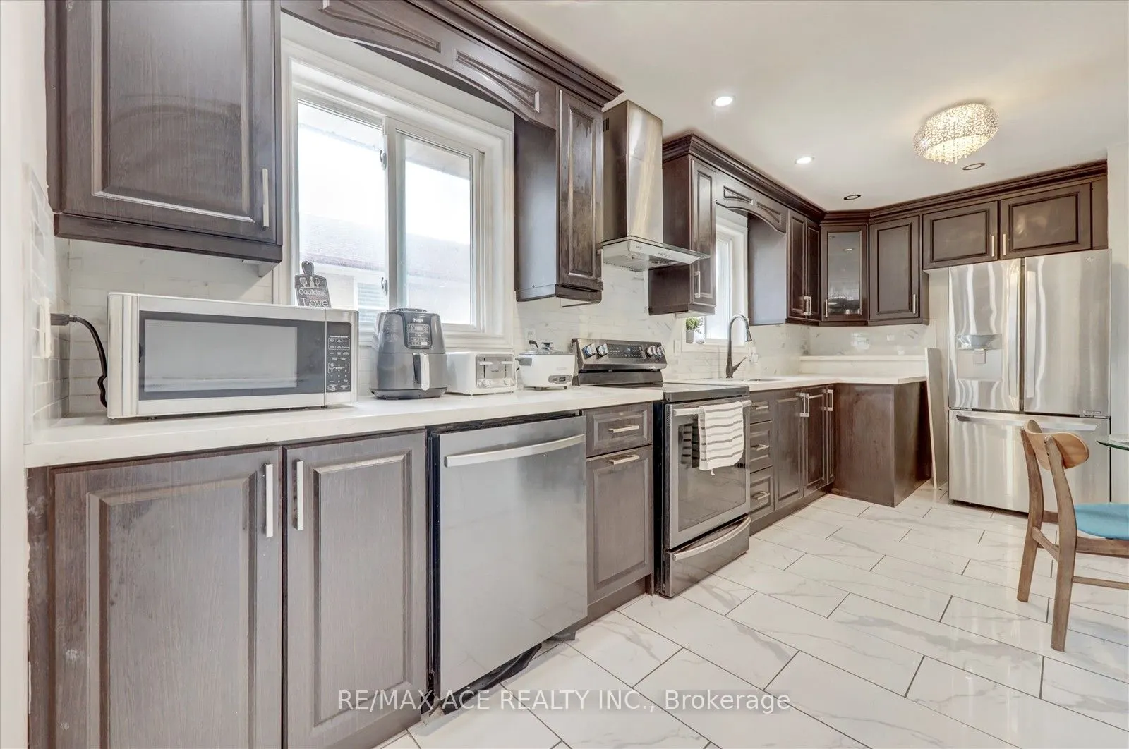 10 Blakemanor Boulevard