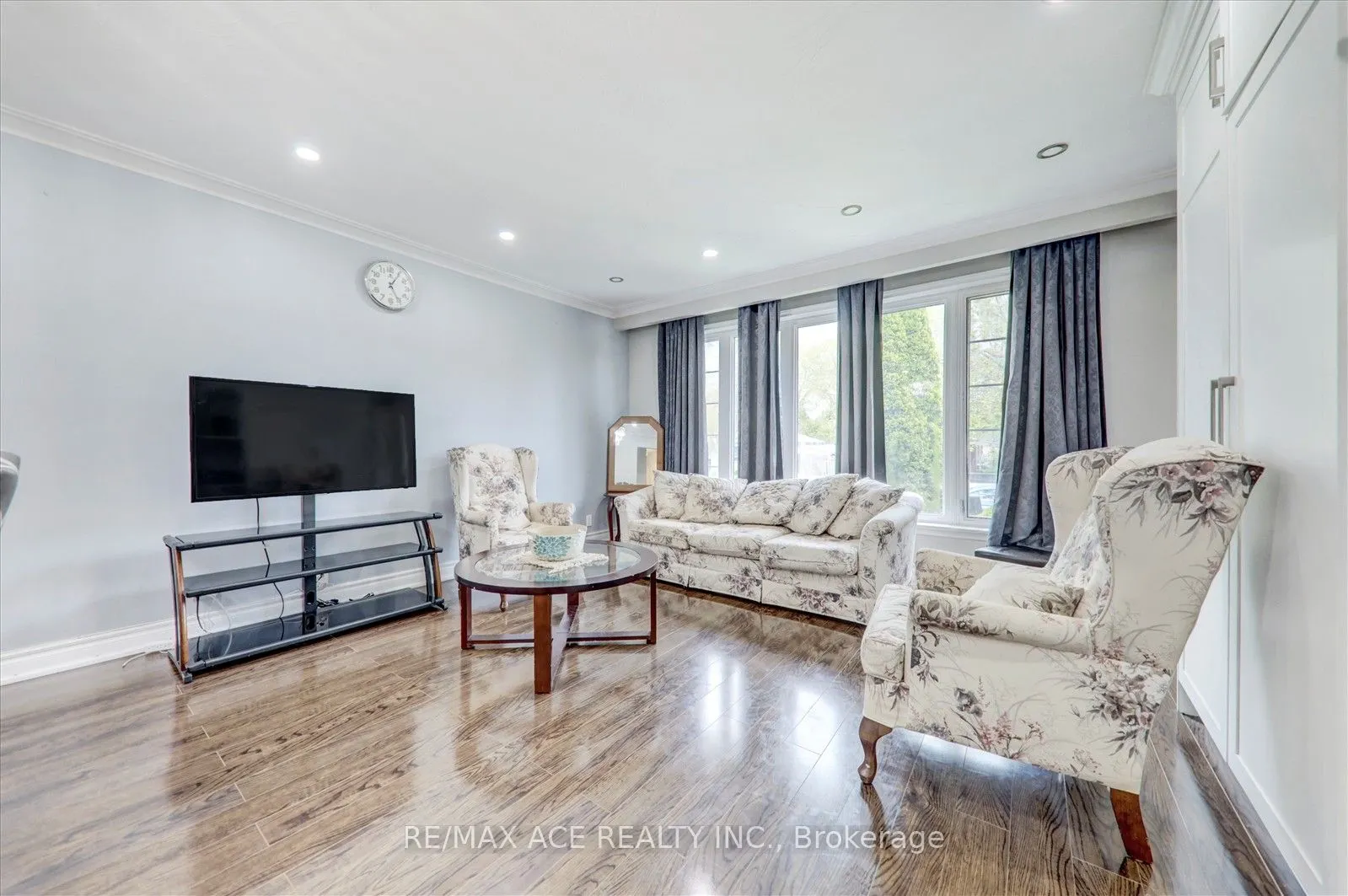 10 Blakemanor Boulevard