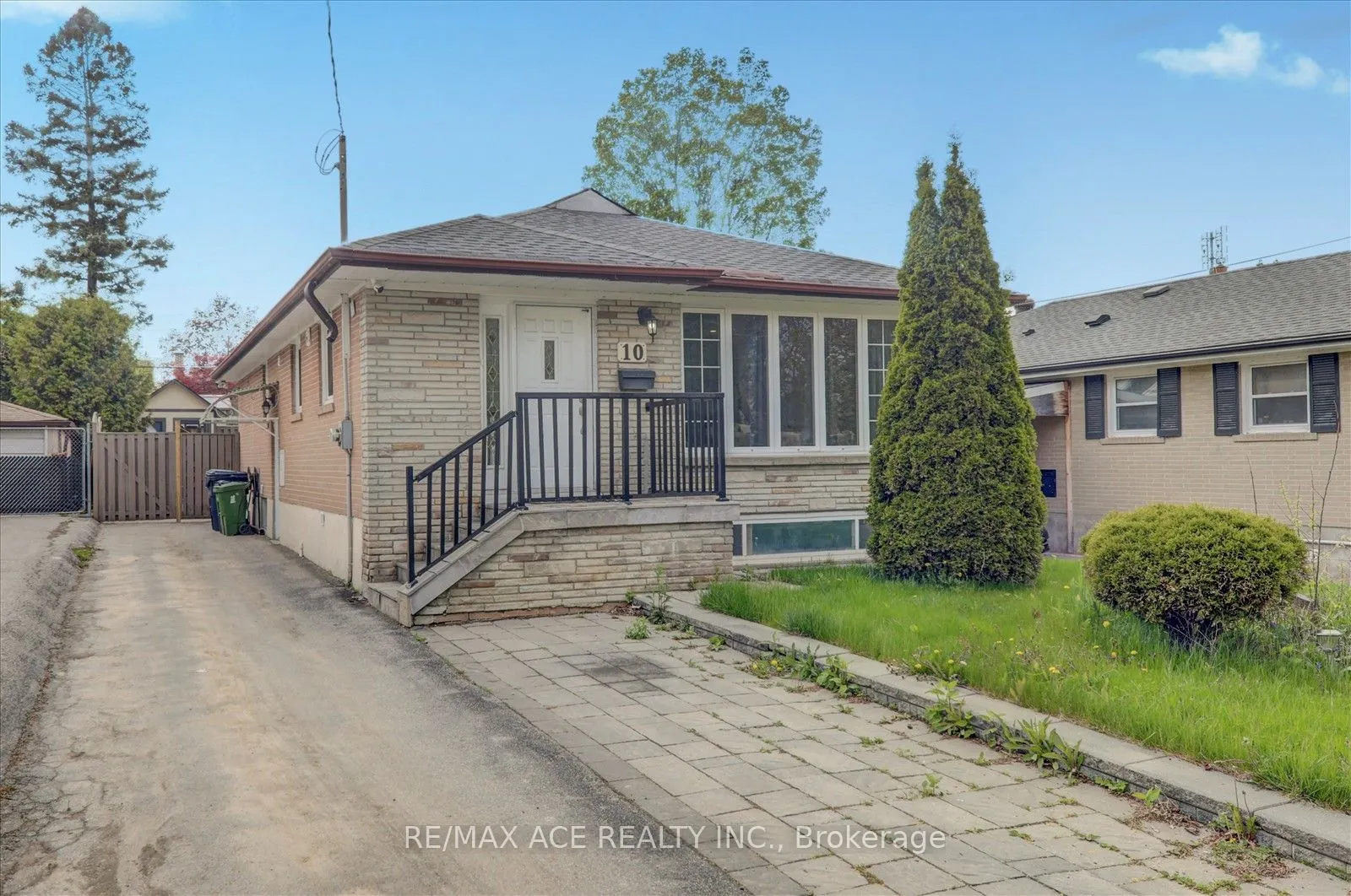10 Blakemanor Boulevard