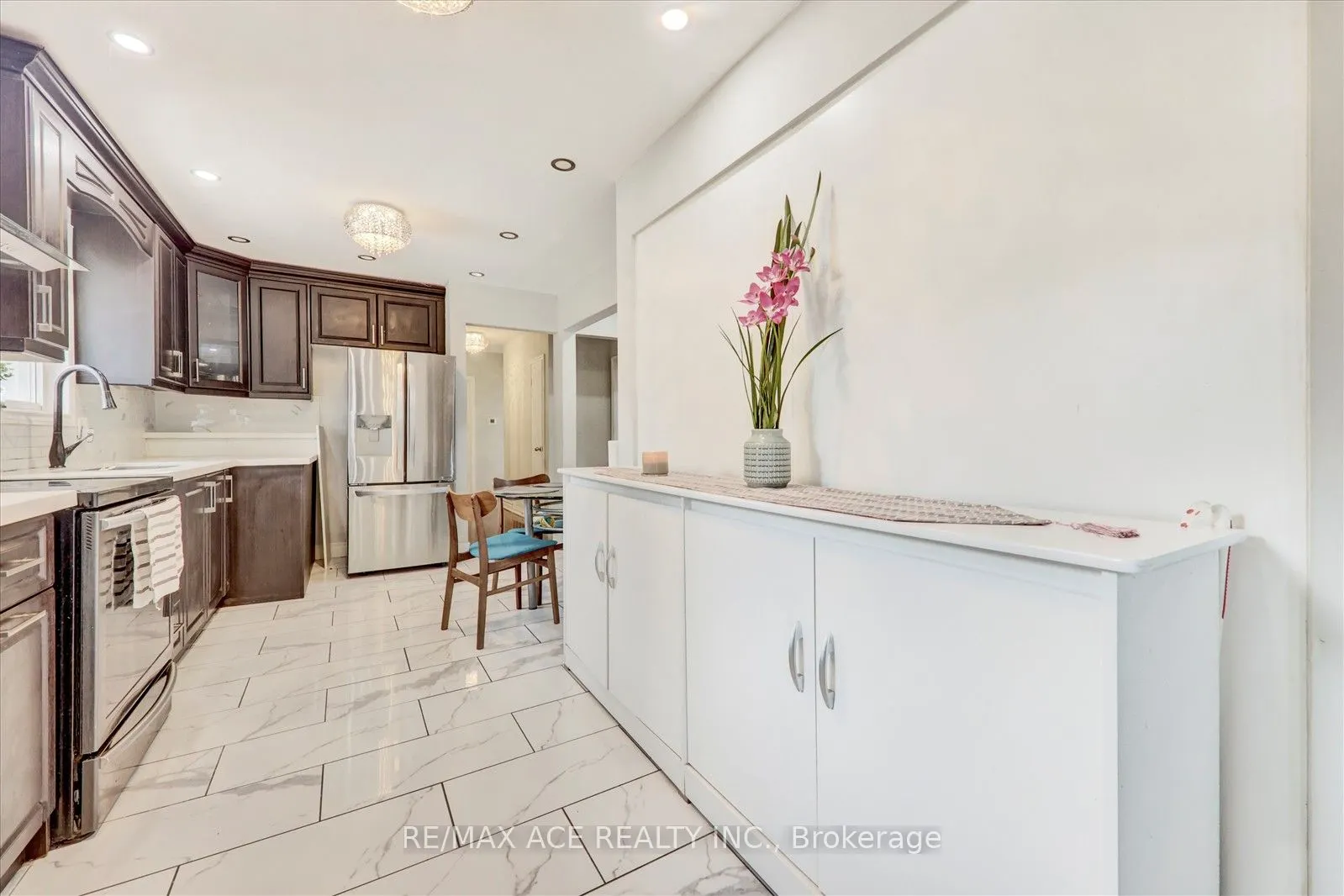 10 Blakemanor Boulevard