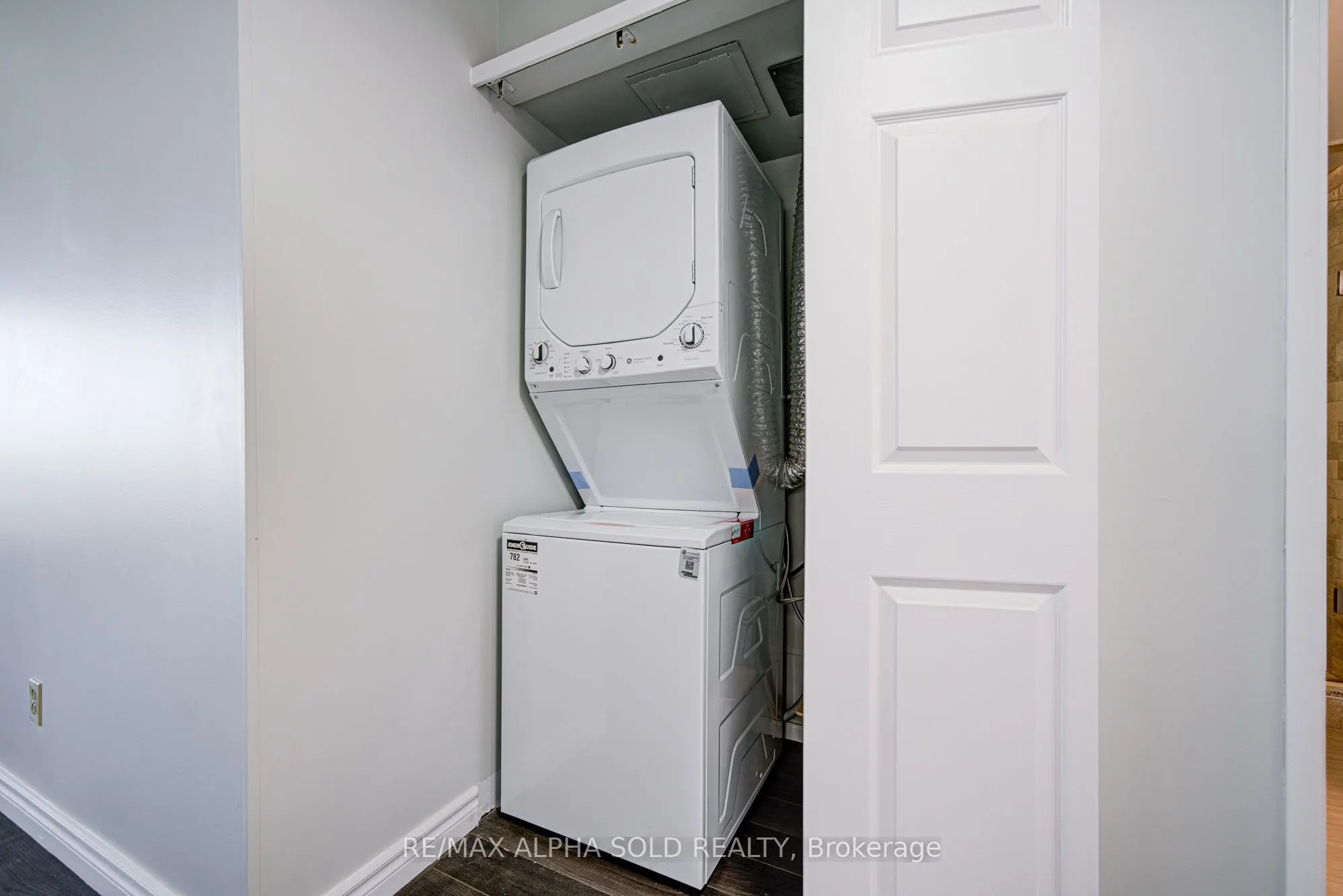 30 Thunder Grove, #1406
