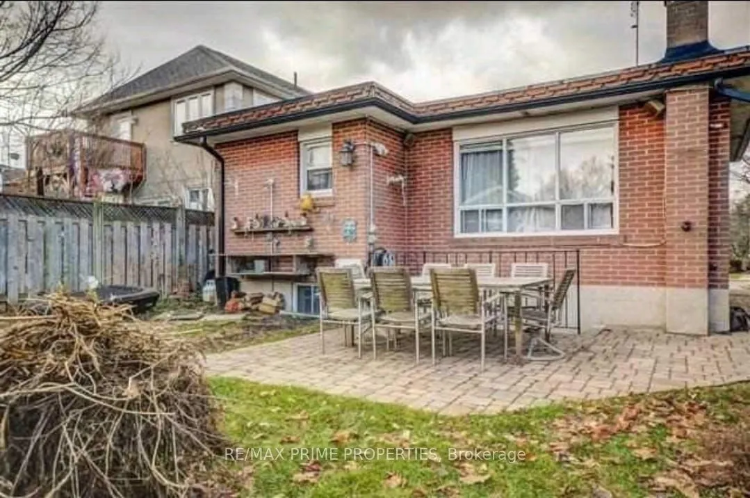 37 Marilyn Crescent