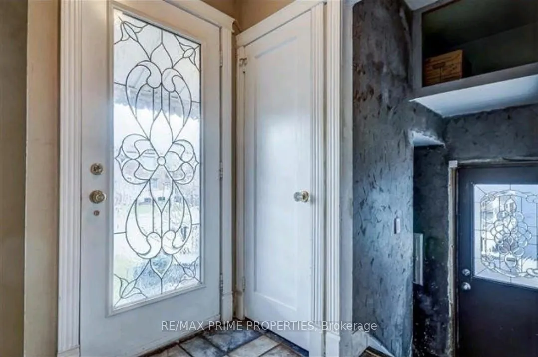 37 Marilyn Crescent