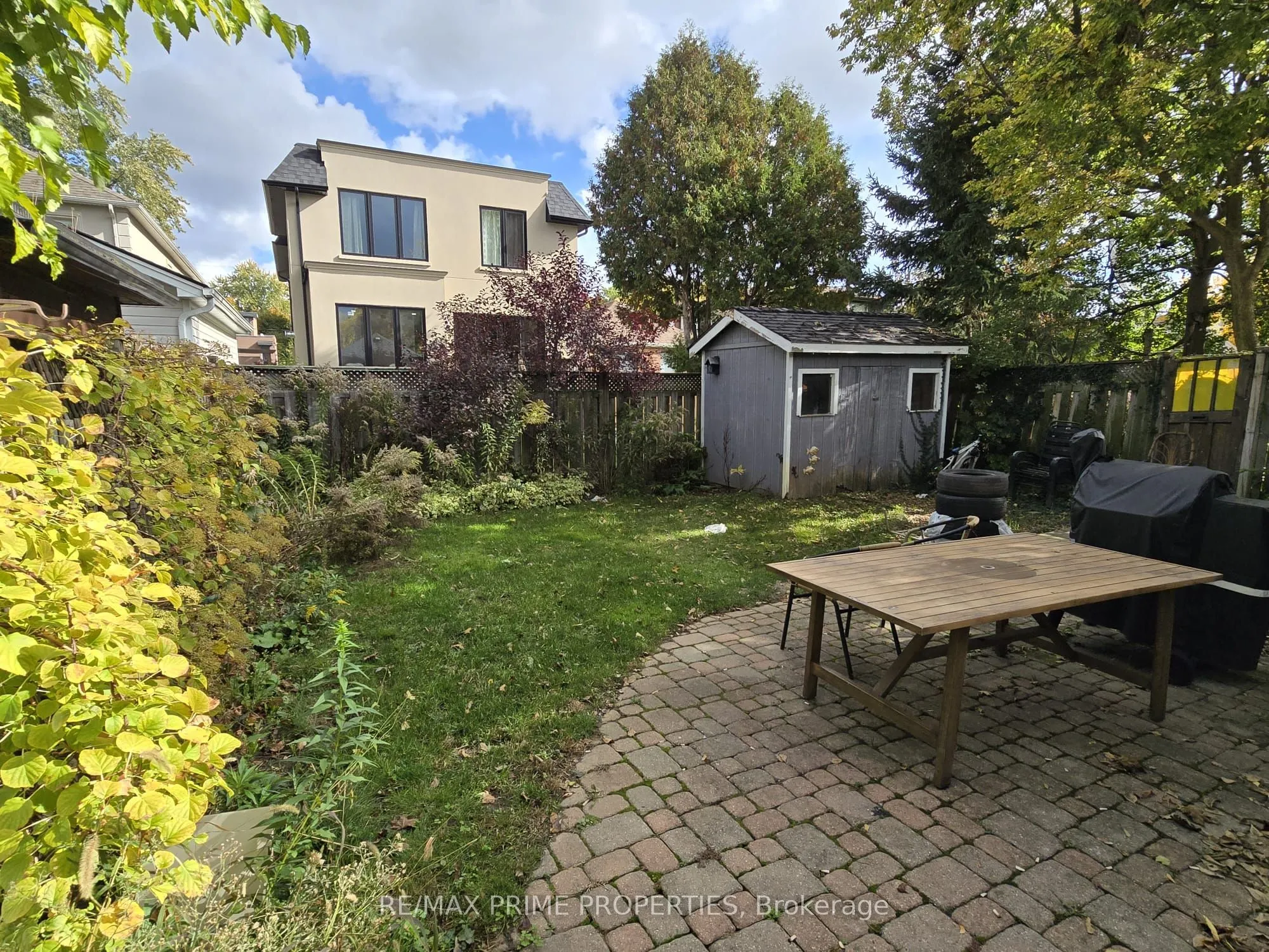 37 Marilyn Crescent