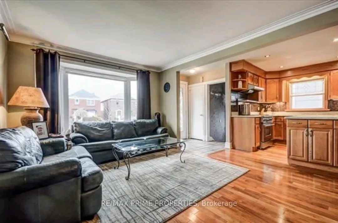 37 Marilyn Crescent