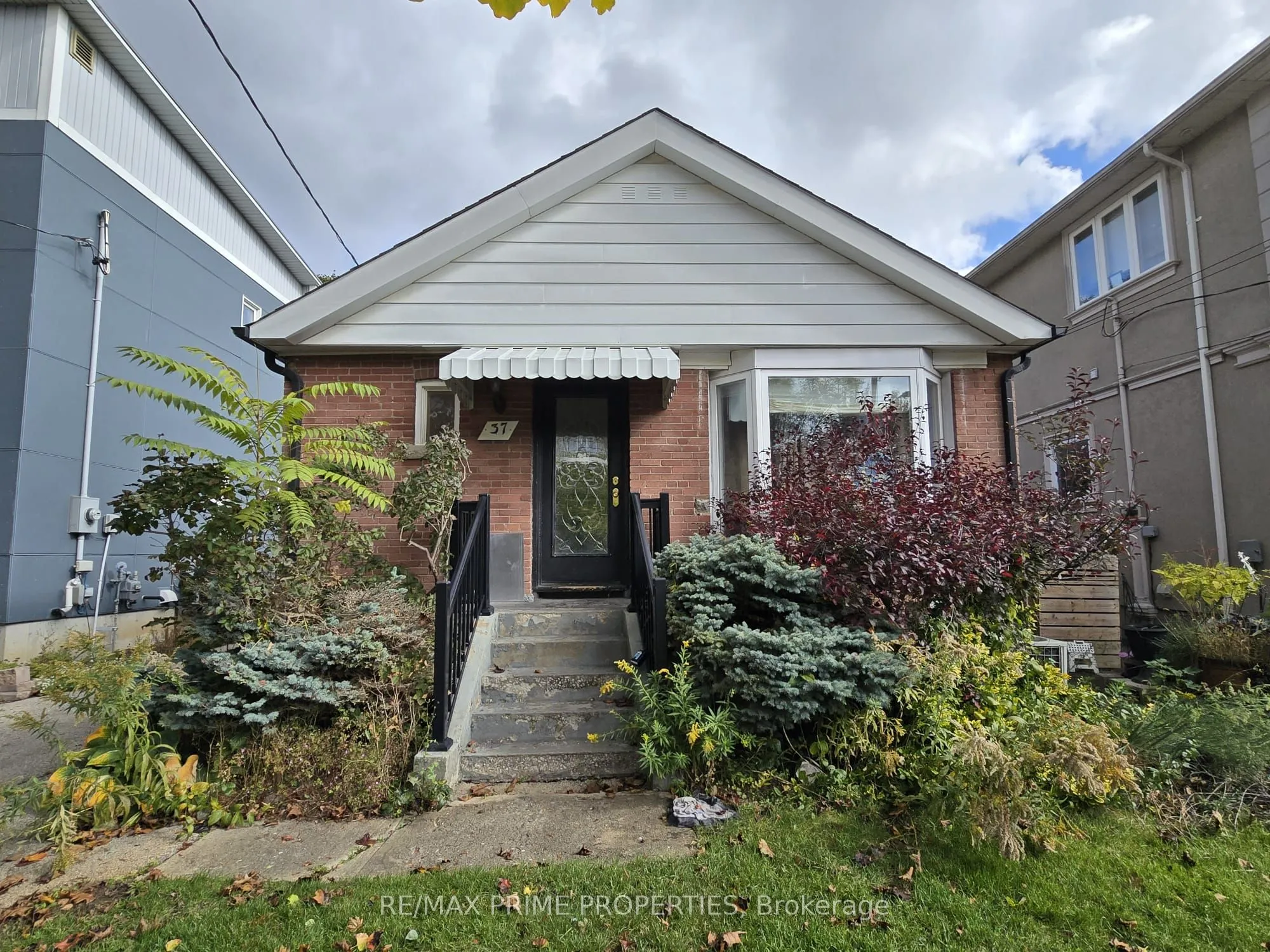37 Marilyn Crescent