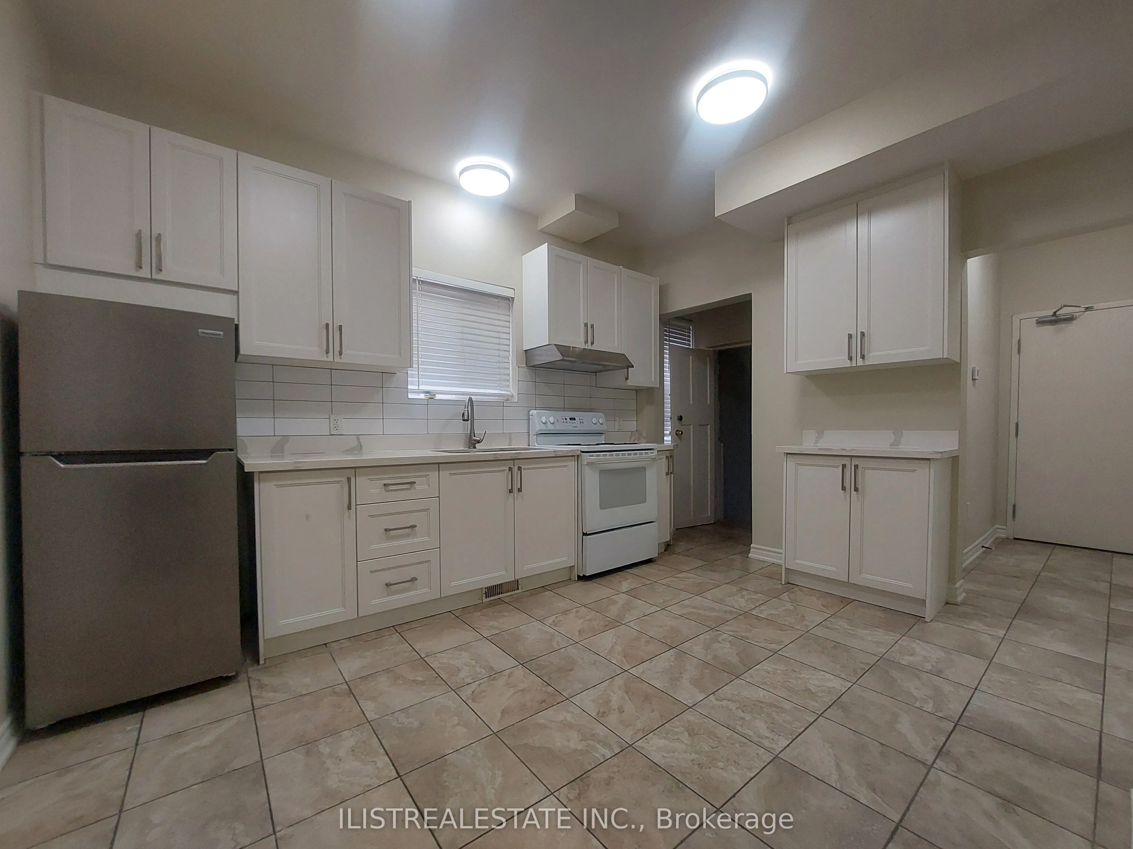 222 Athol Street E