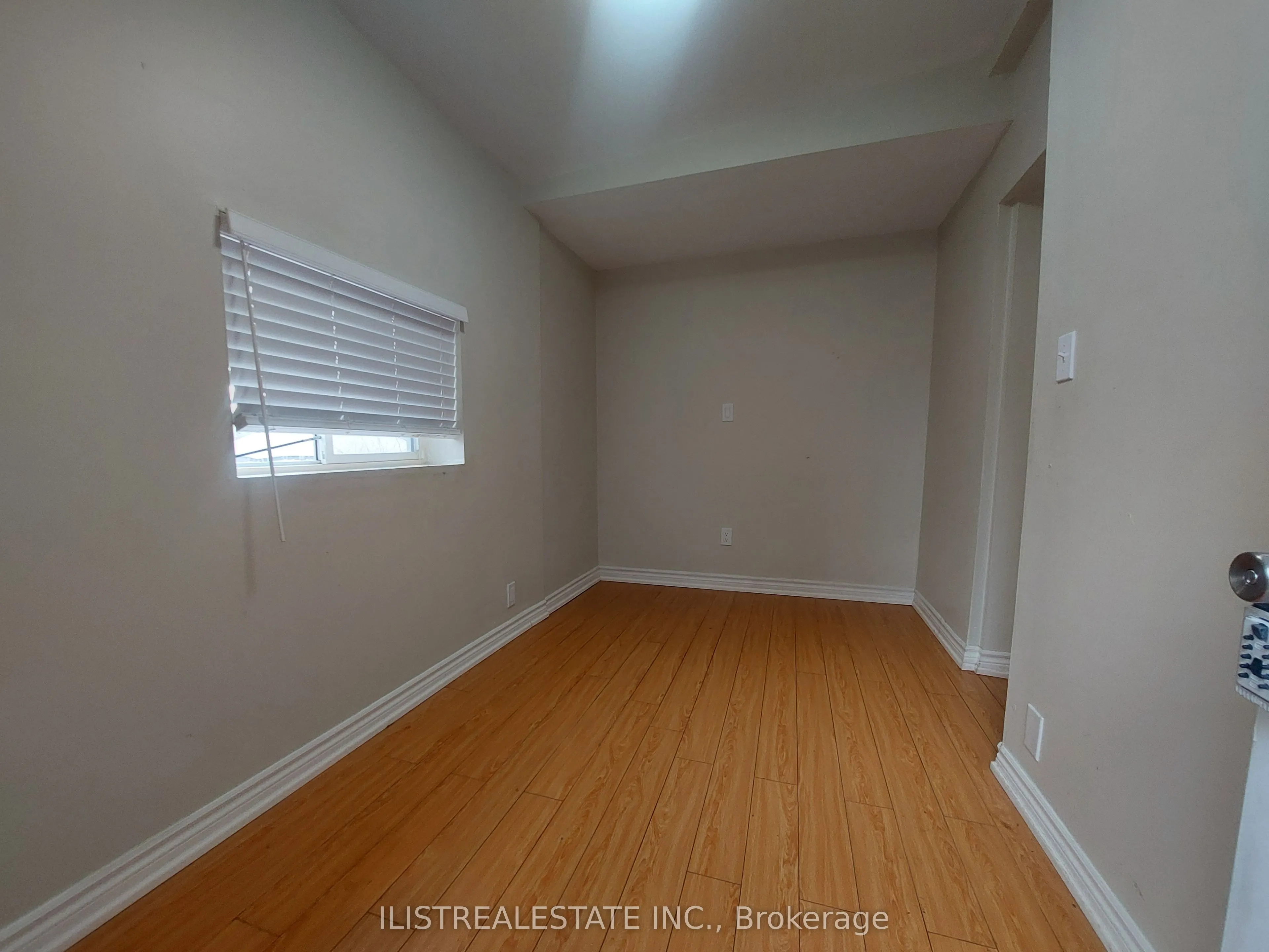 222 Athol Street E