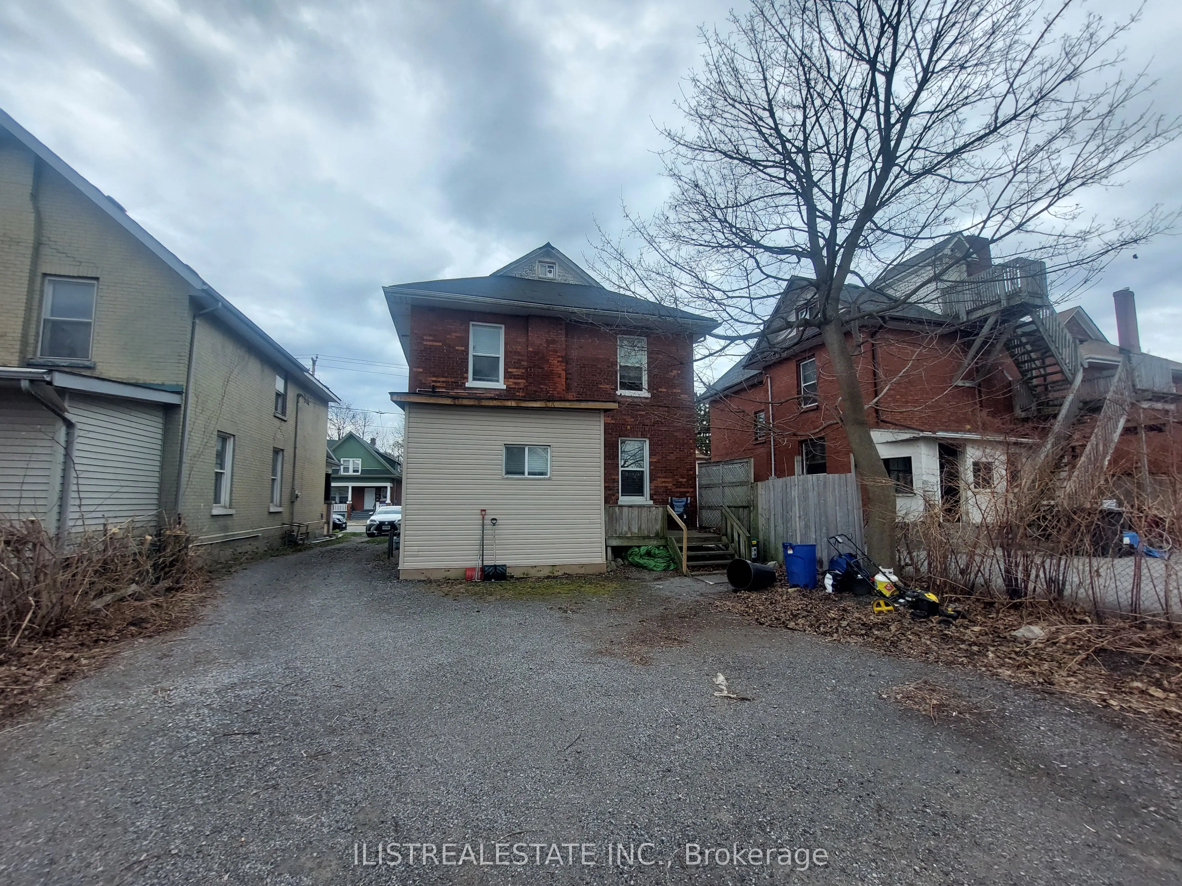 222 Athol Street E