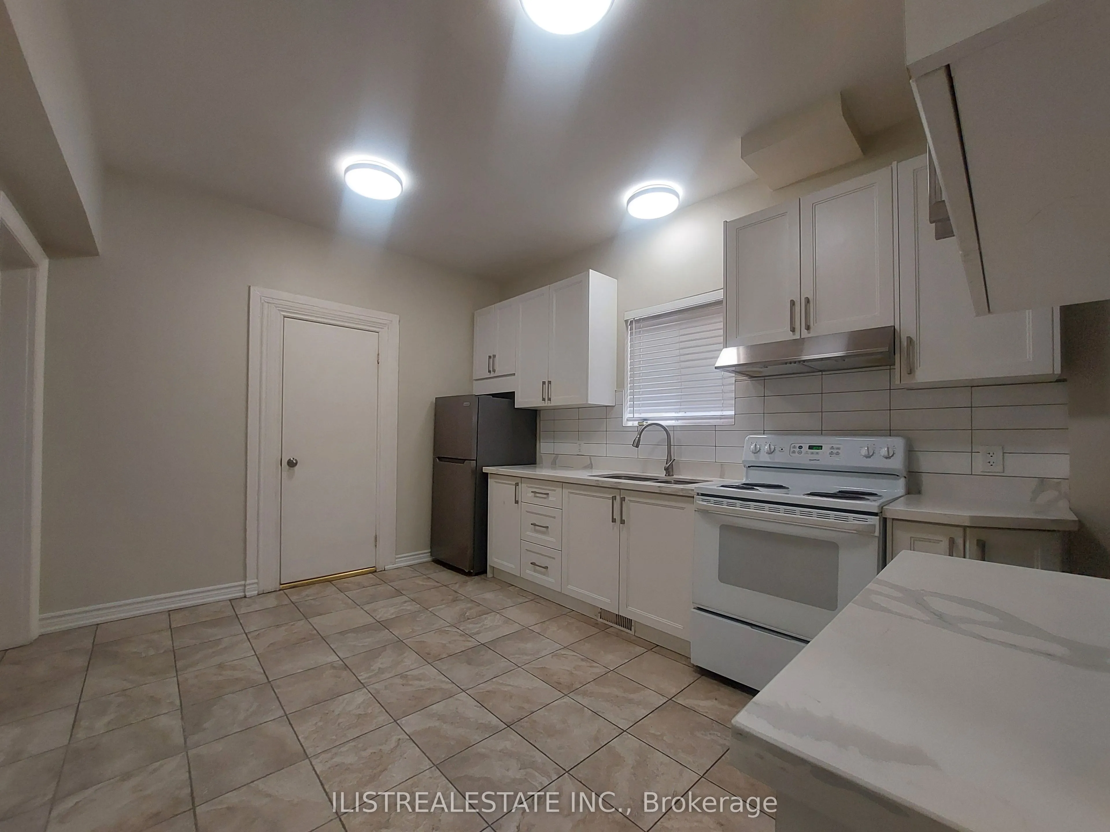 222 Athol Street E