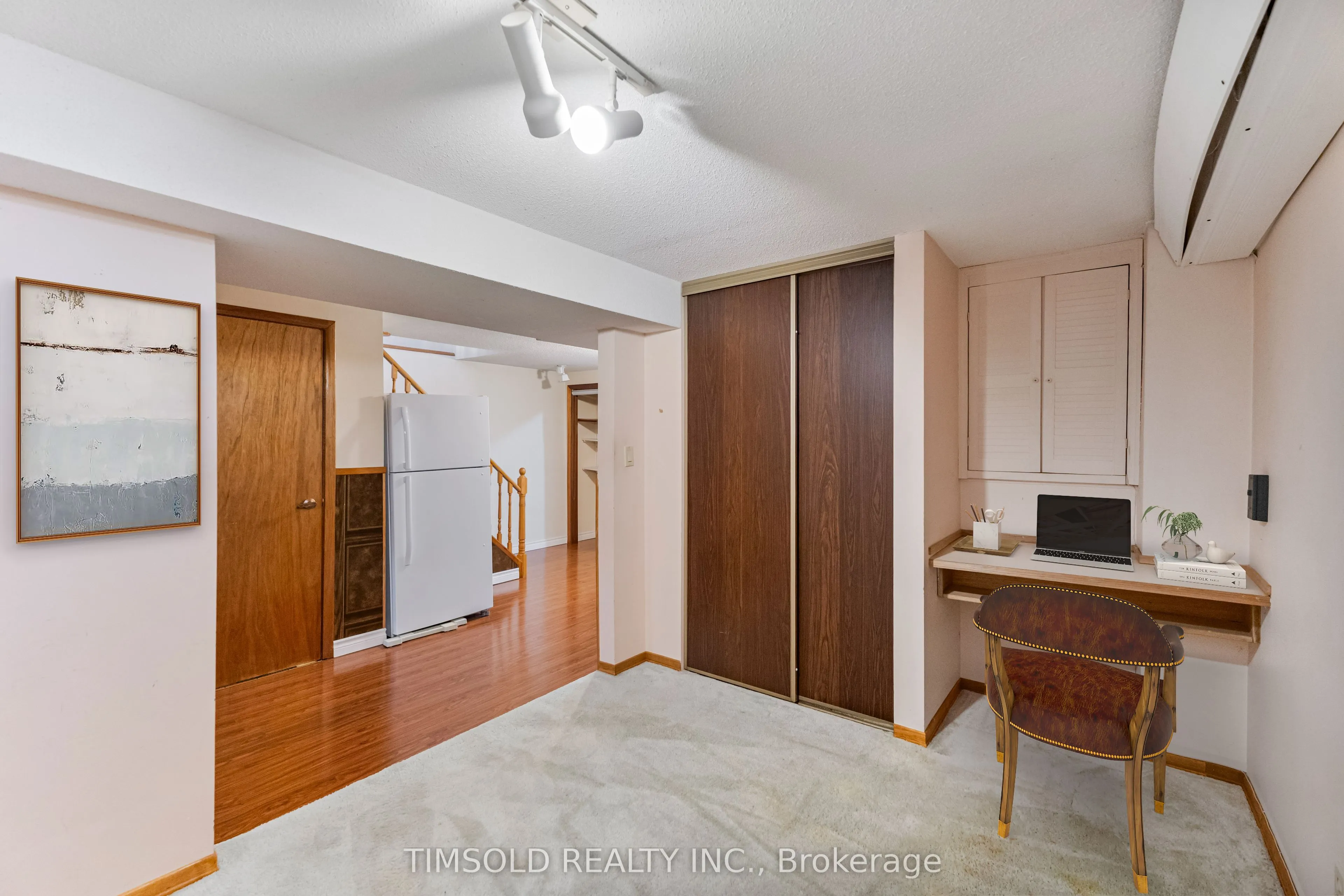 47 Carolbreen Square