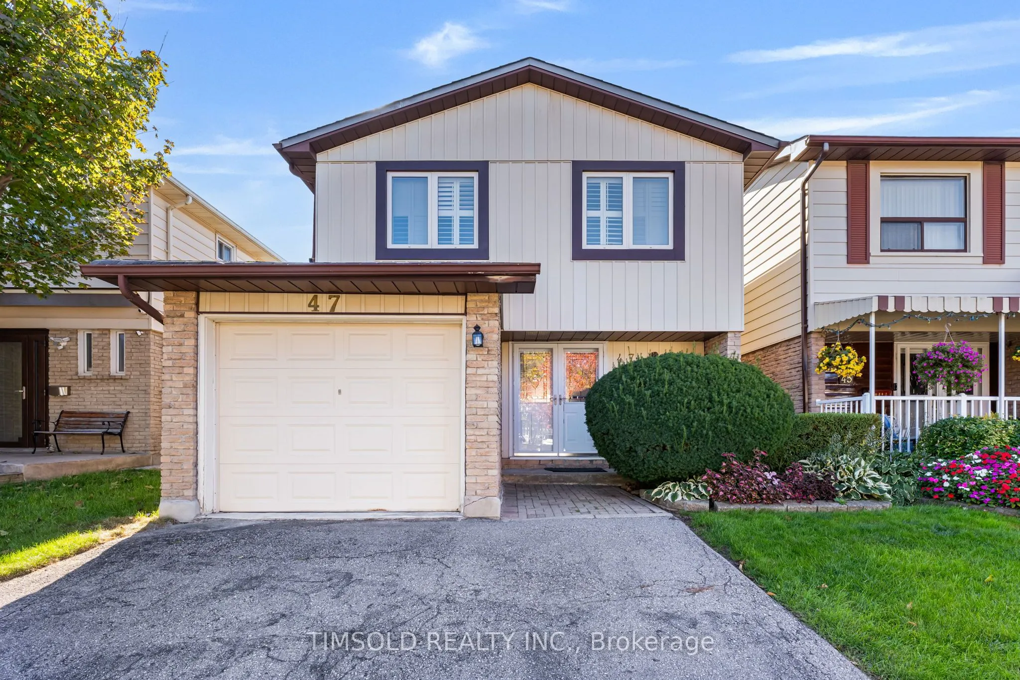 47 Carolbreen Square