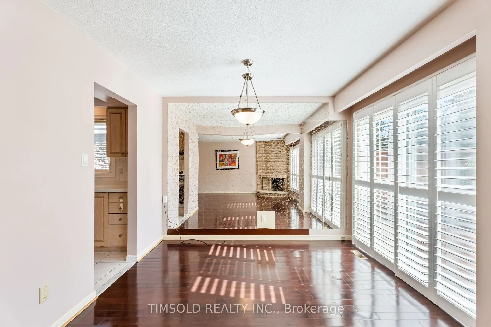 47 Carolbreen Square