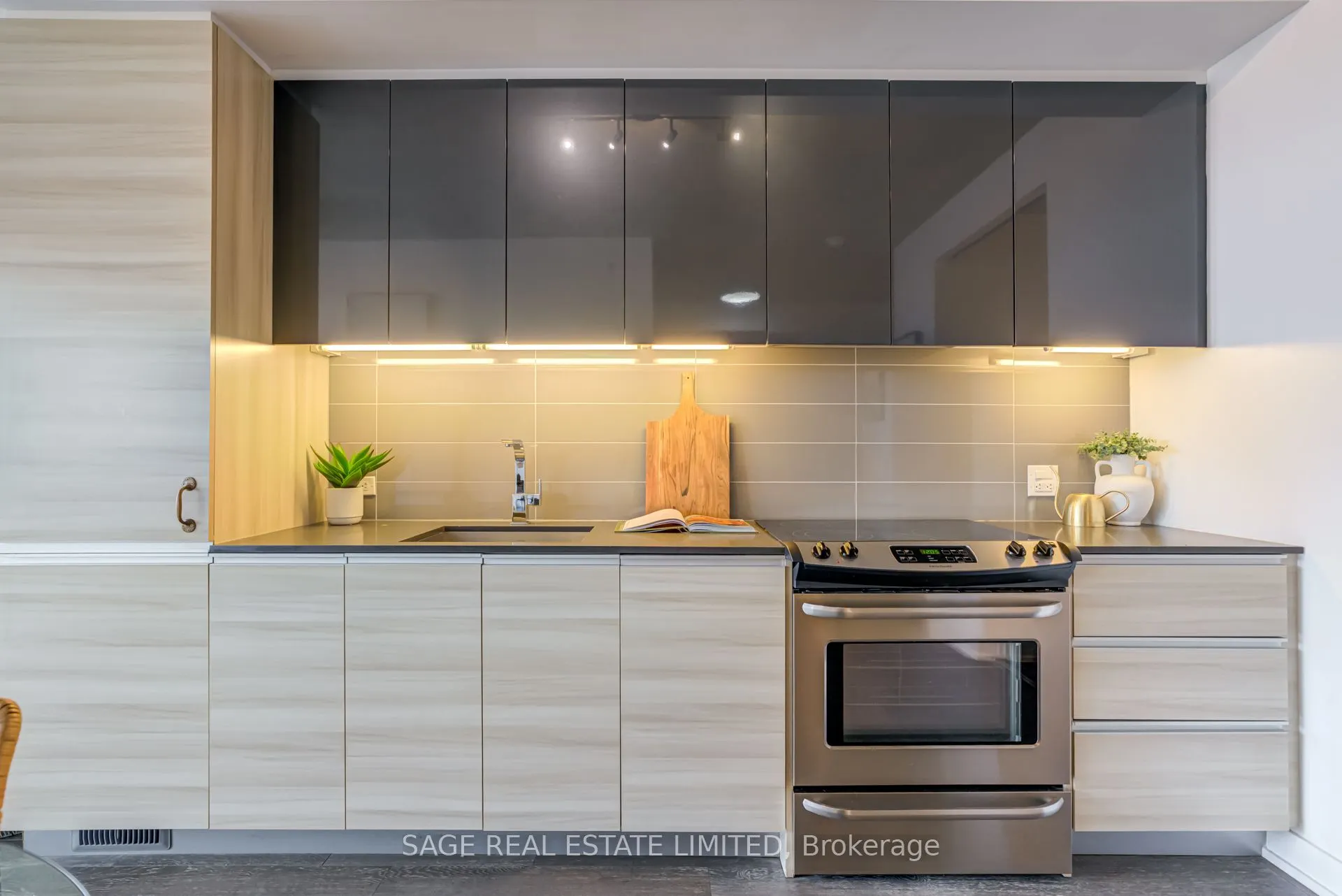 1190 Dundas Street E, #504