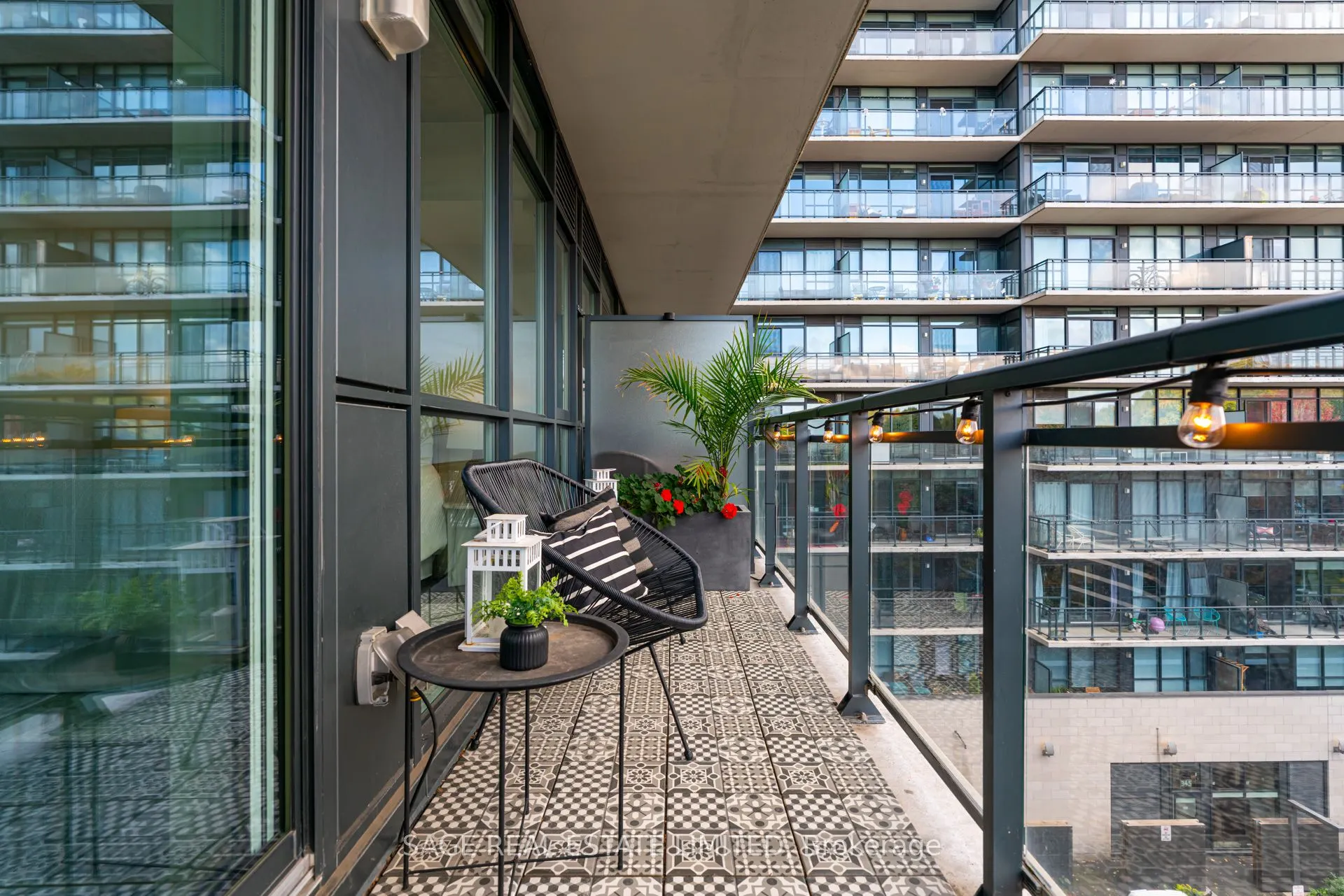 1190 Dundas Street E, #504
