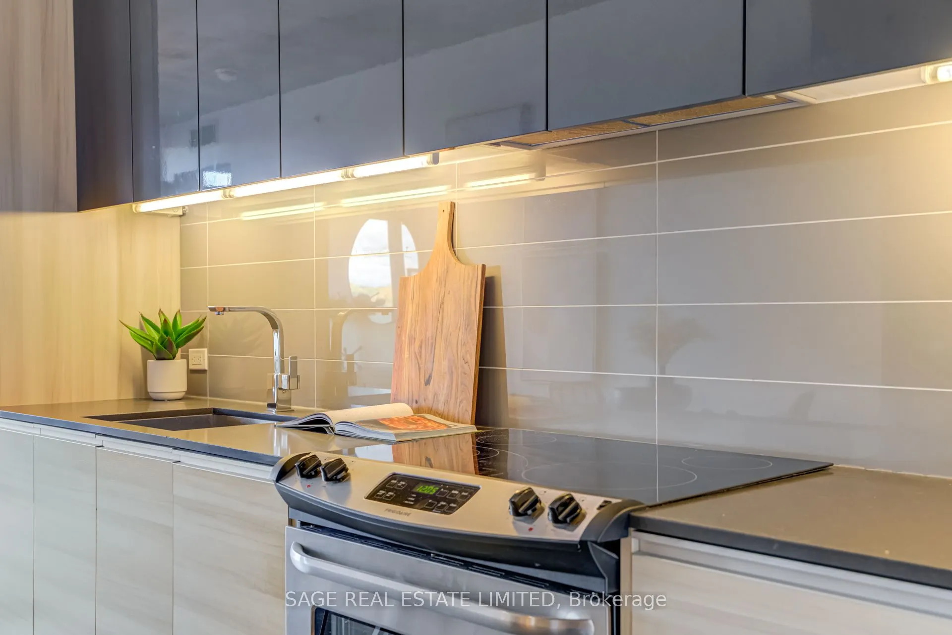 1190 Dundas Street E, #504