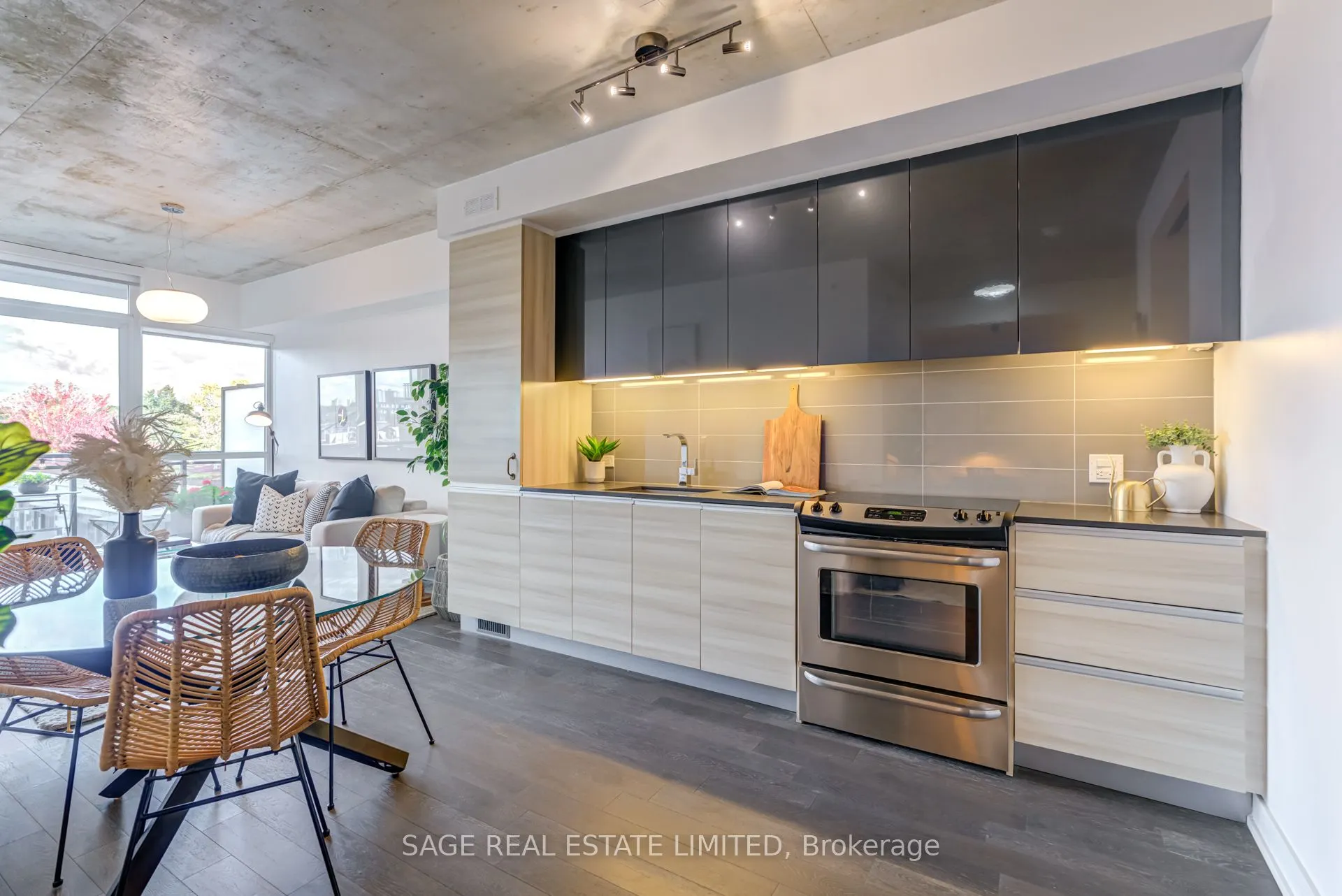 1190 Dundas Street E, #504