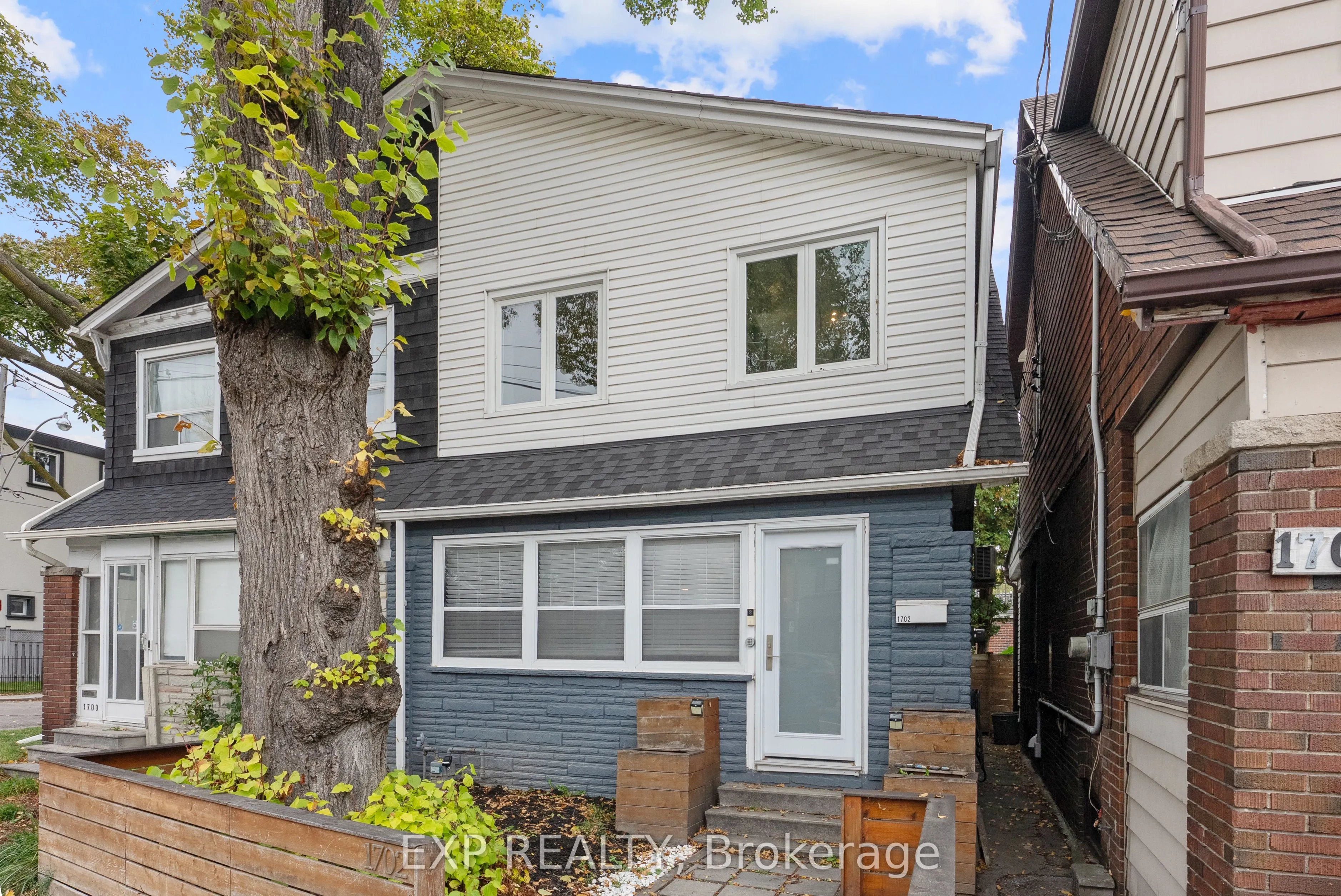 1702 Dundas Street E