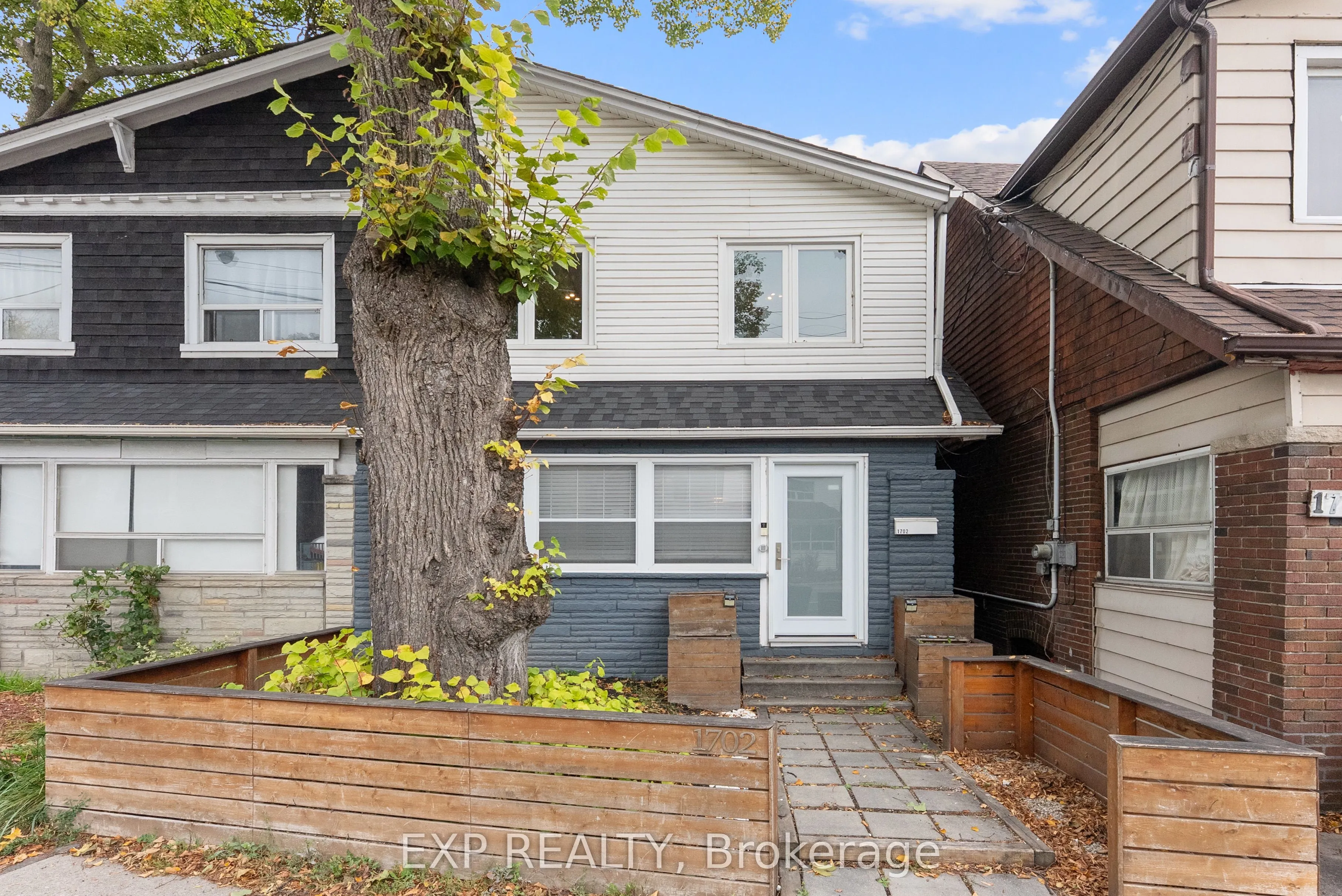 1702 Dundas Street E