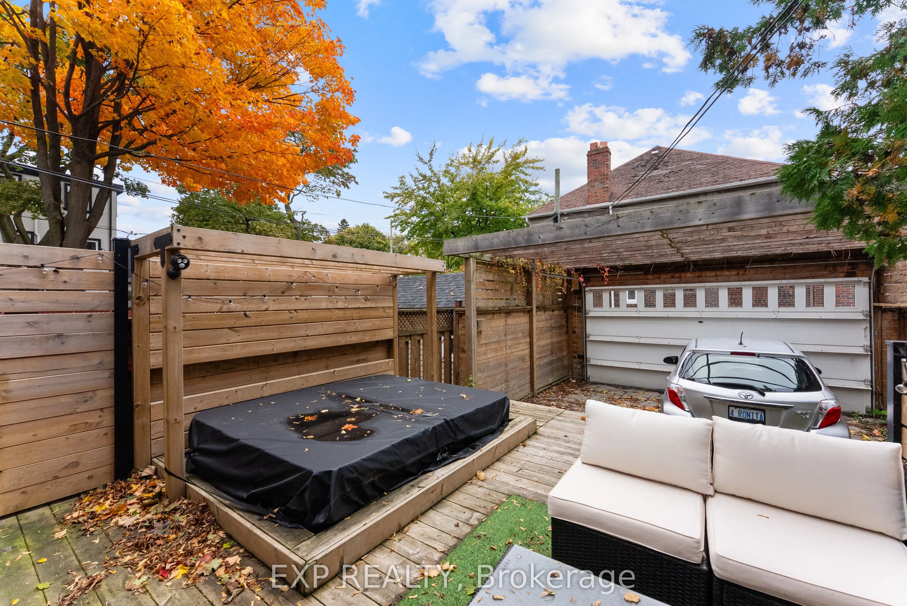 1702 Dundas Street E