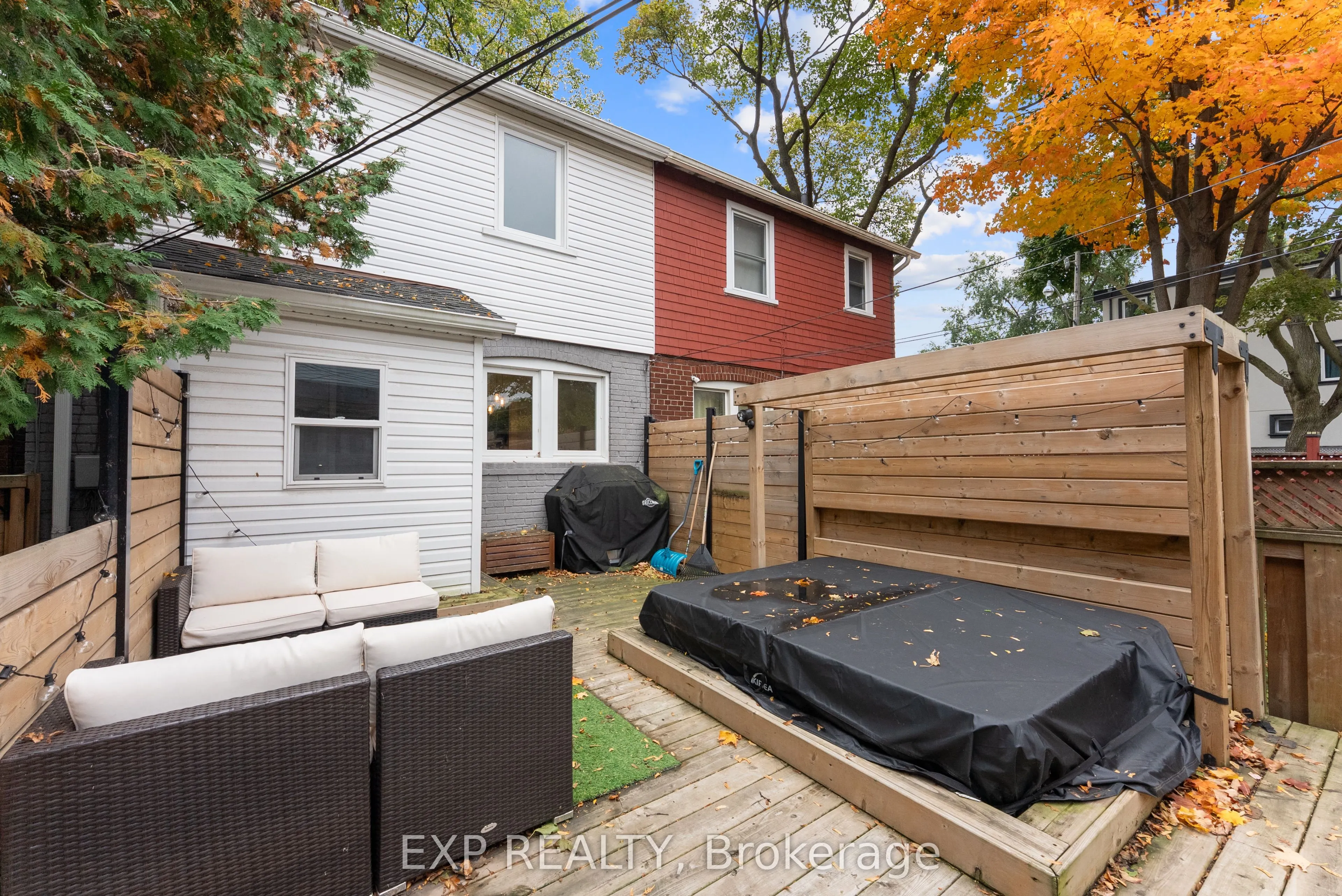 1702 Dundas Street E