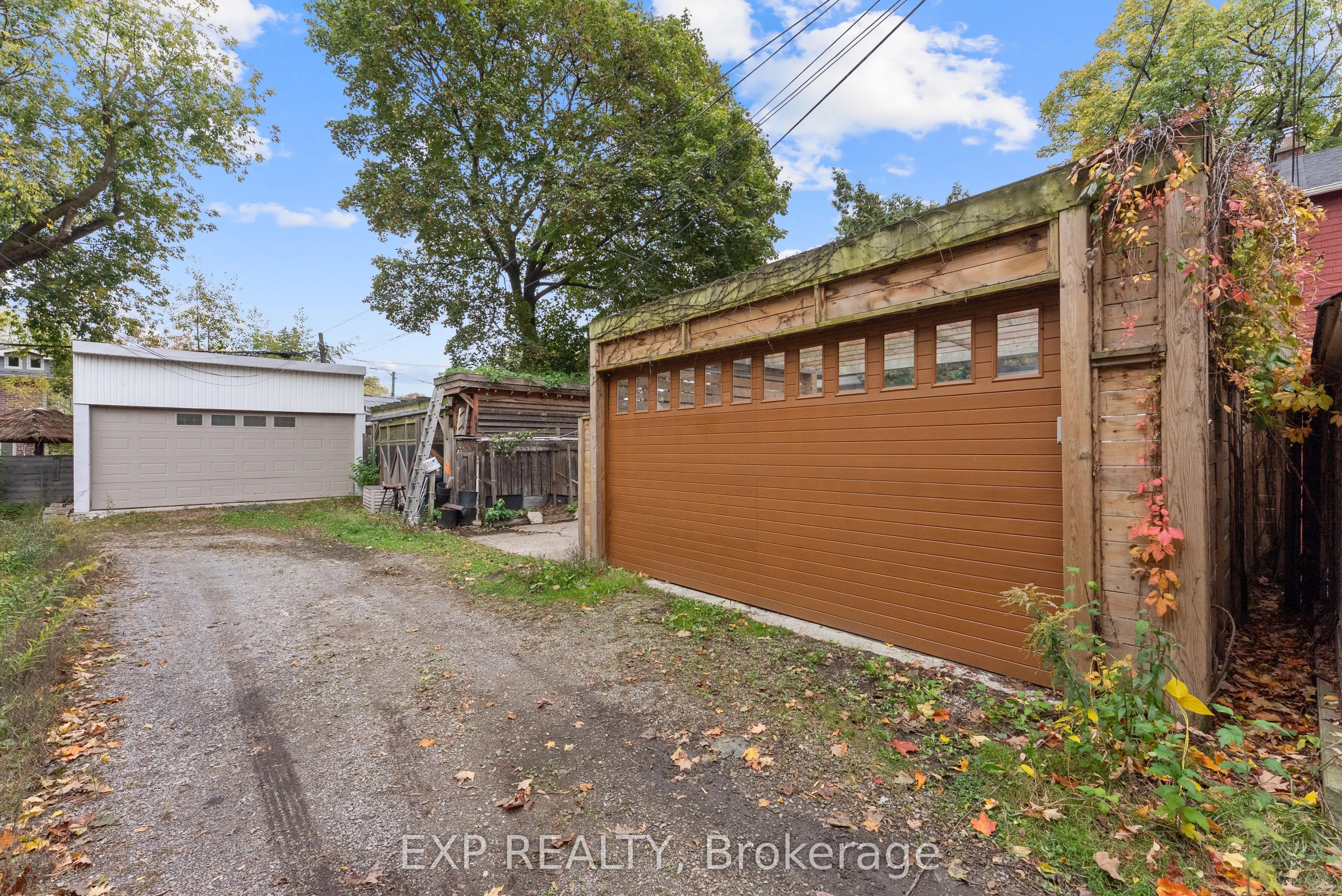 1702 Dundas Street E