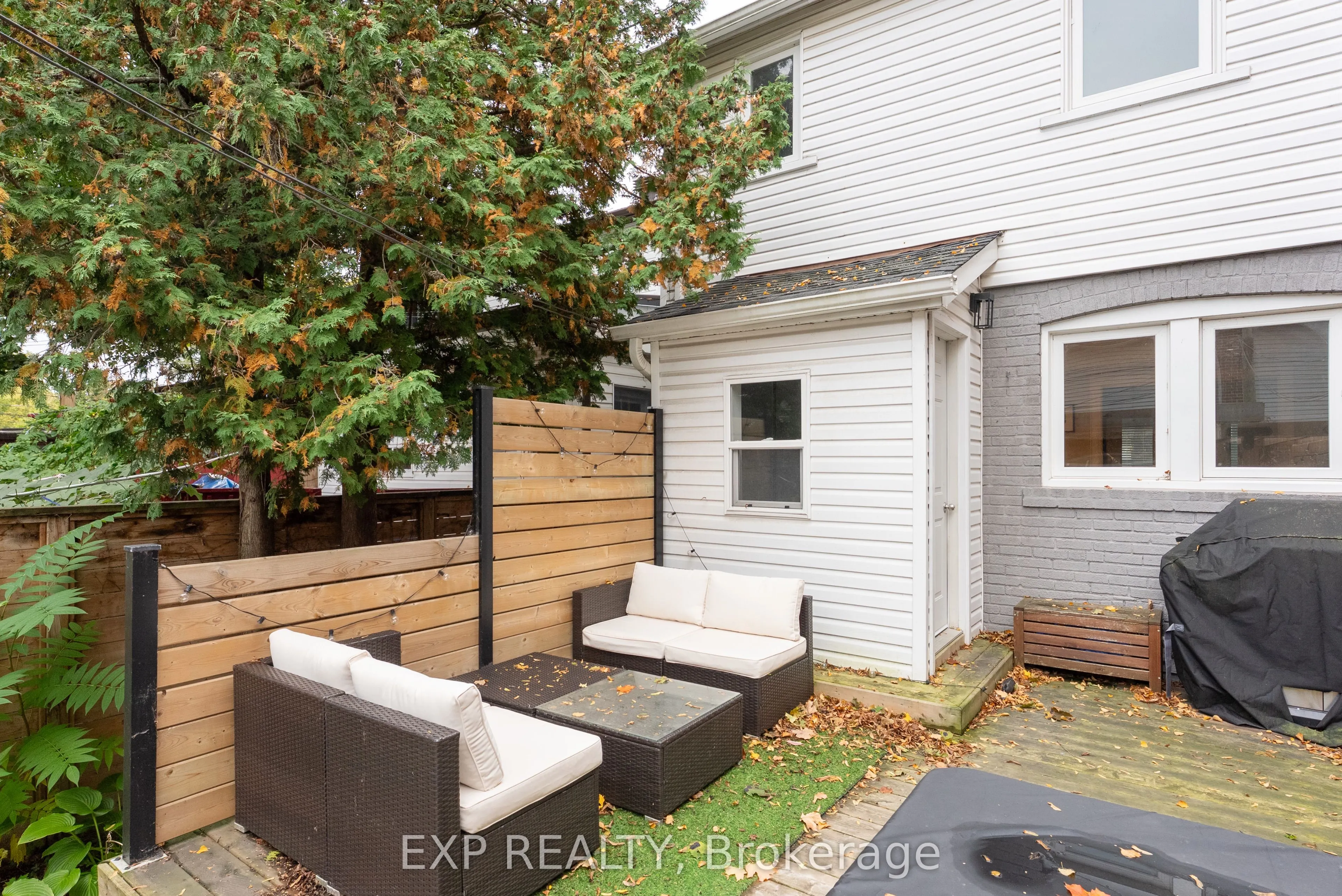 1702 Dundas Street E