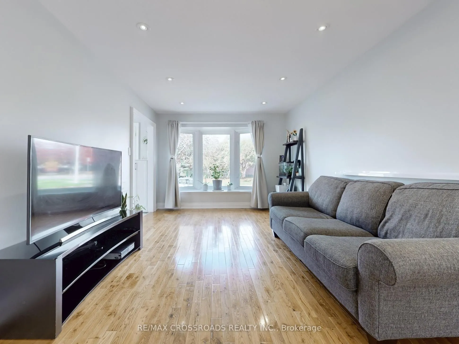 49 King Louis Crescent