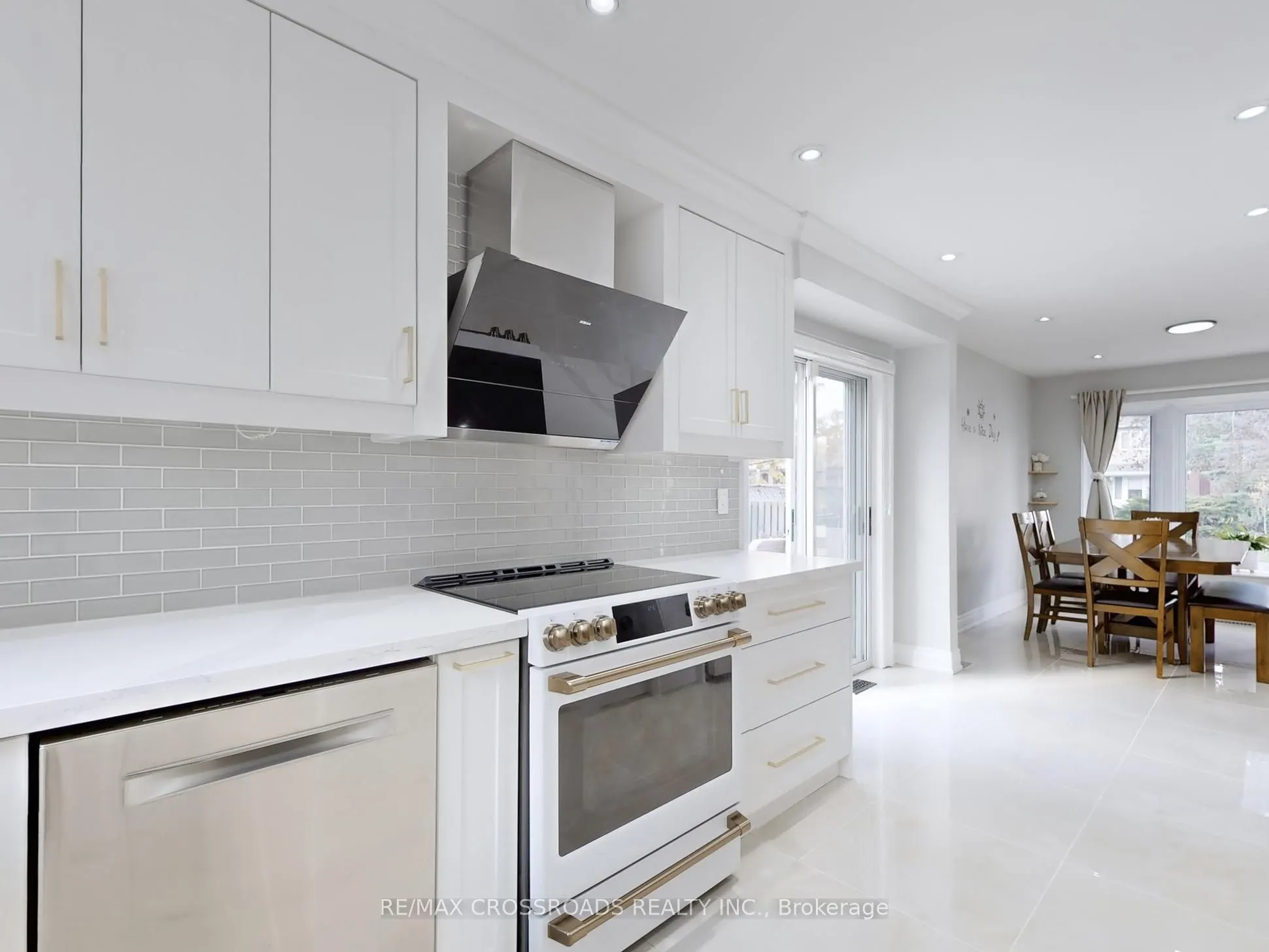 49 King Louis Crescent