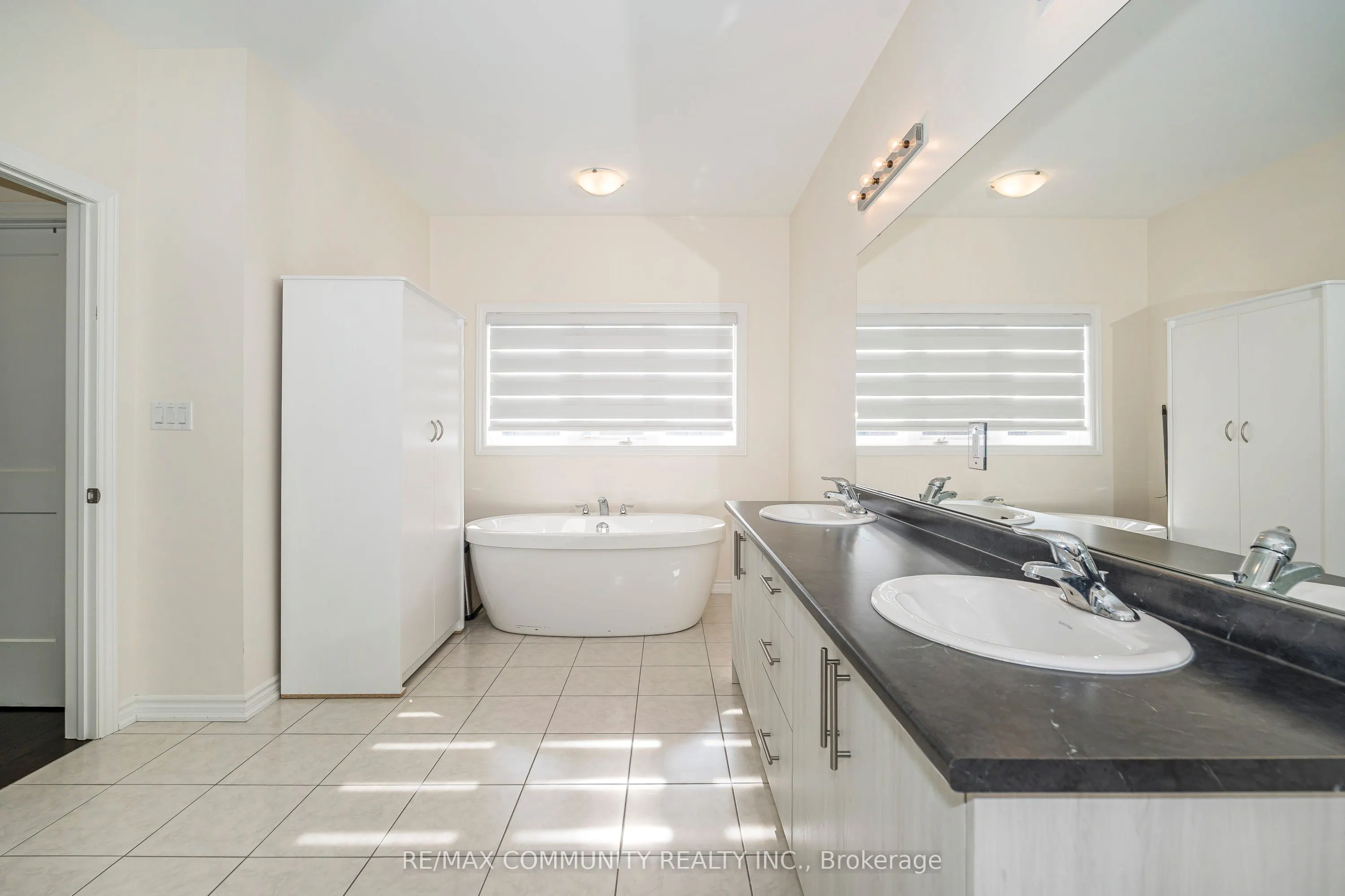 11 Northern Breeze Crescent