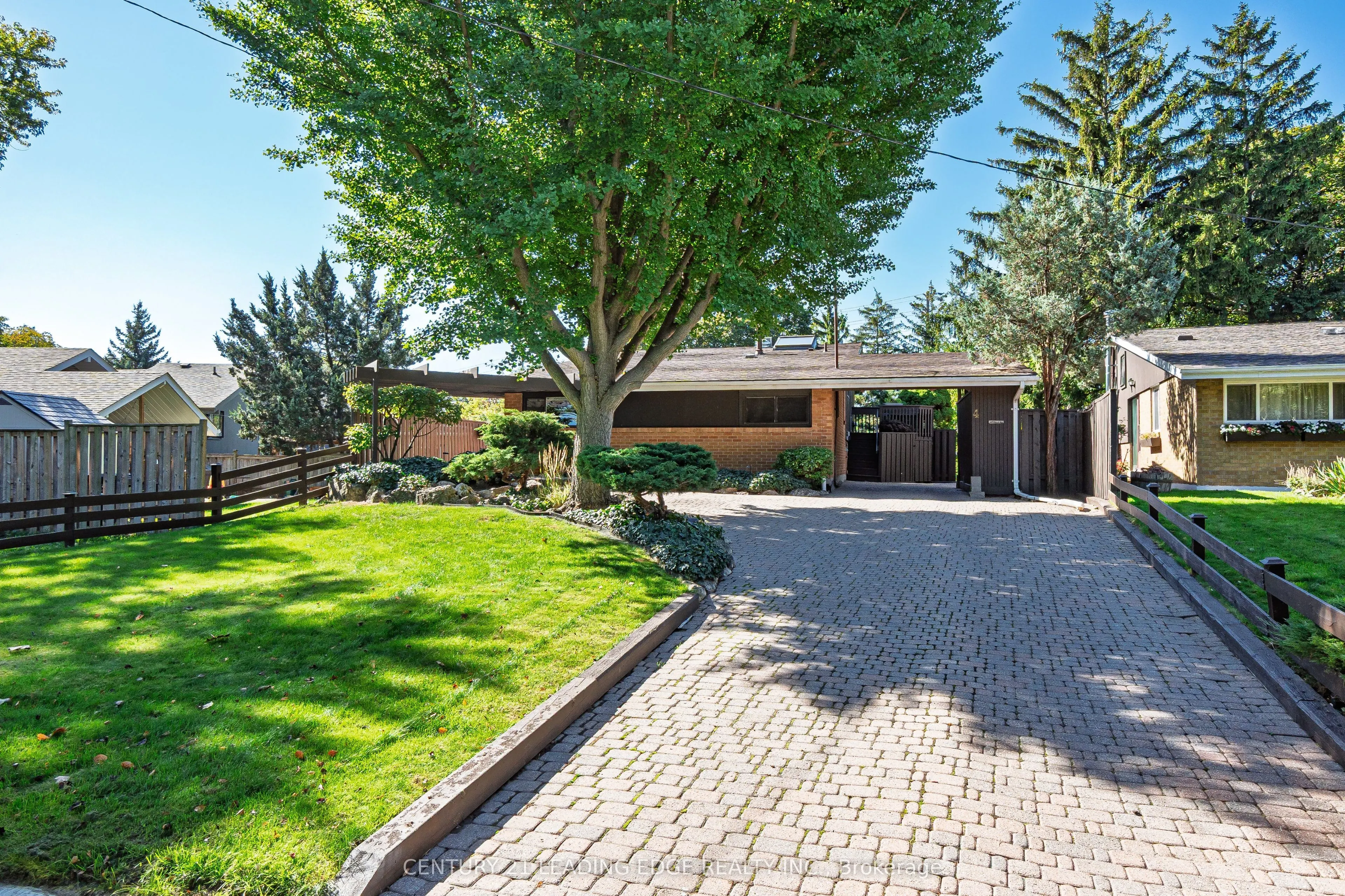 4 Rosswood Crescent