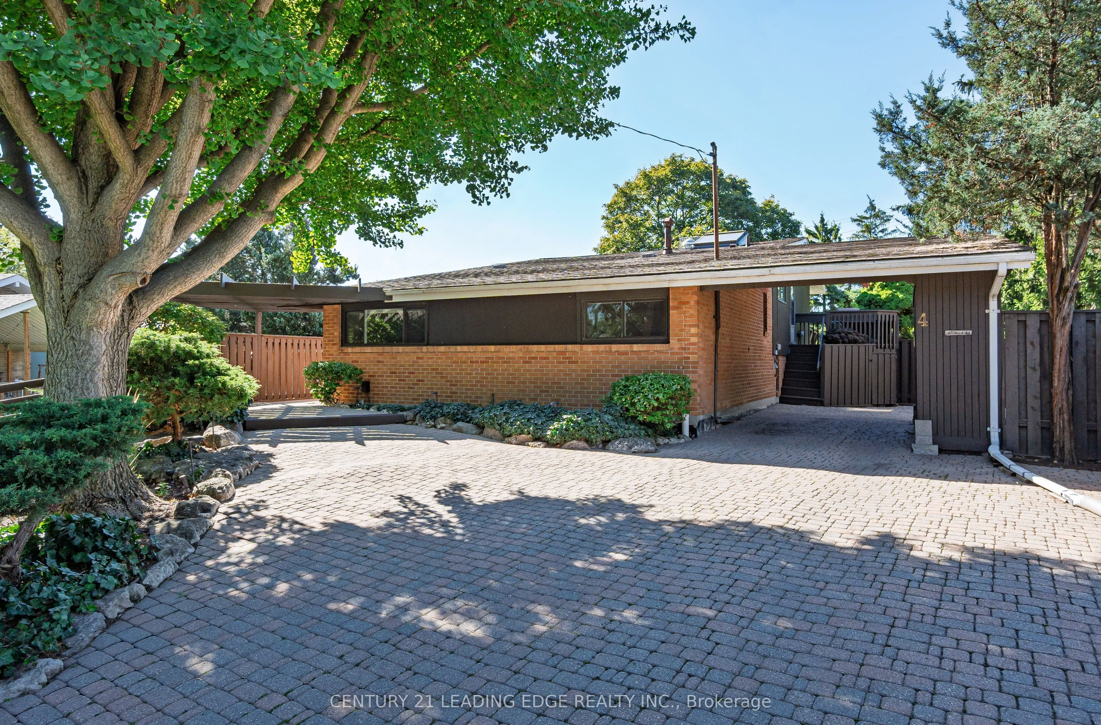 4 Rosswood Crescent