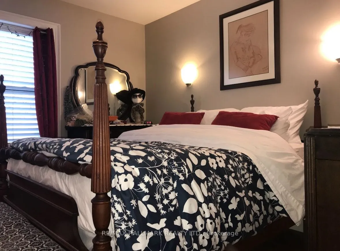 547 Kingston Road, #1
