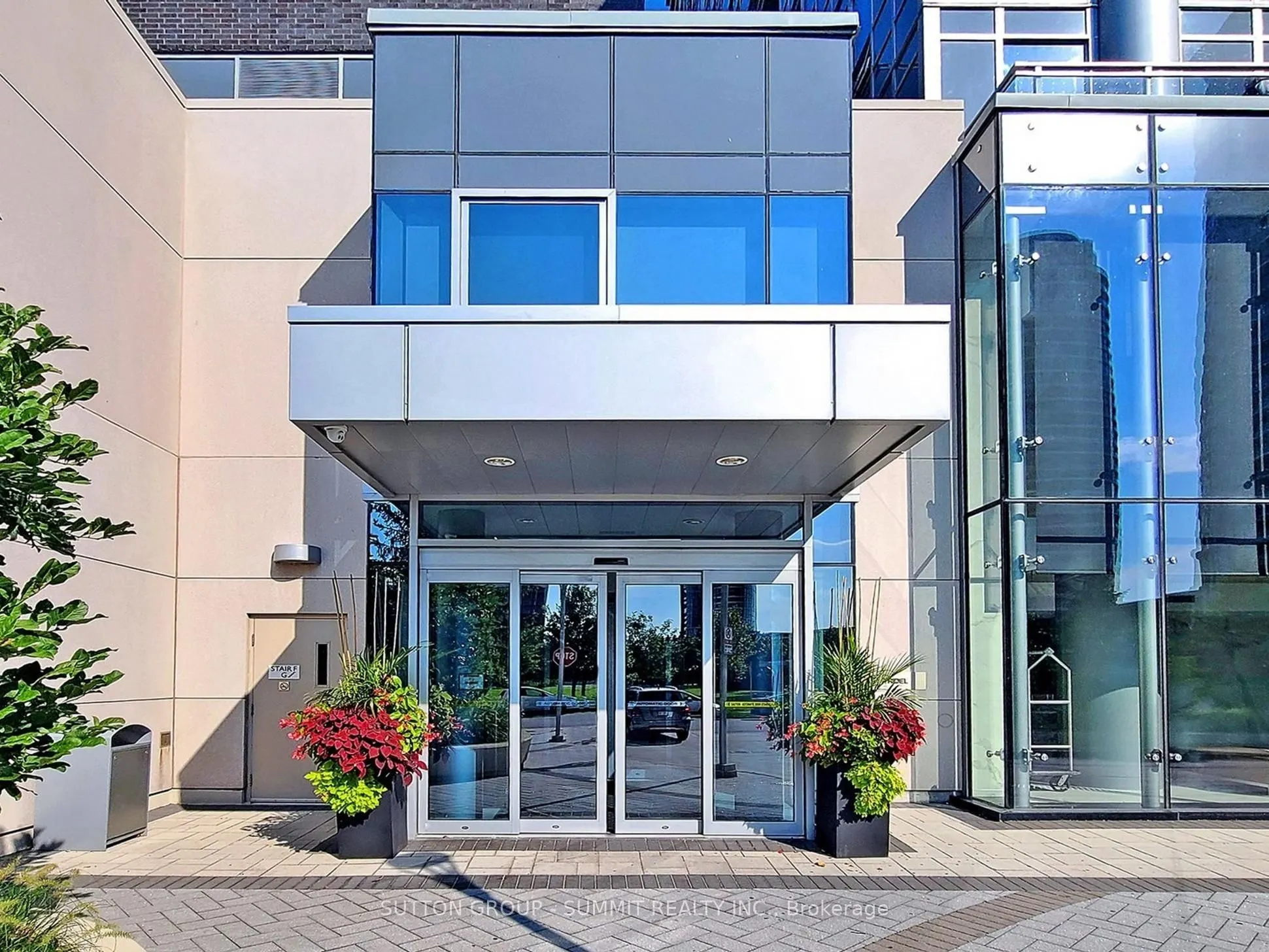 275 VILLAGE GREEN Square, #1717