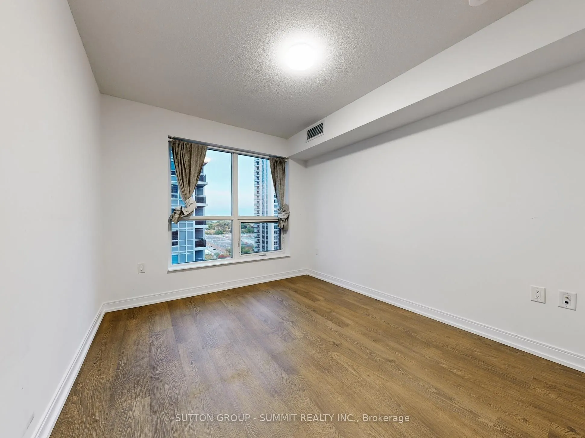 275 VILLAGE GREEN Square, #1717