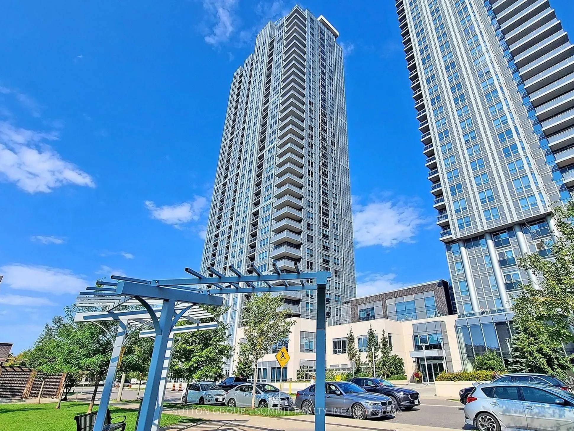 275 VILLAGE GREEN Square, #1717