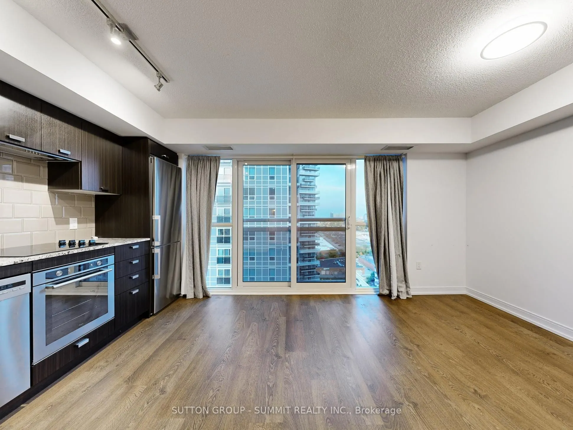 275 VILLAGE GREEN Square, #1717