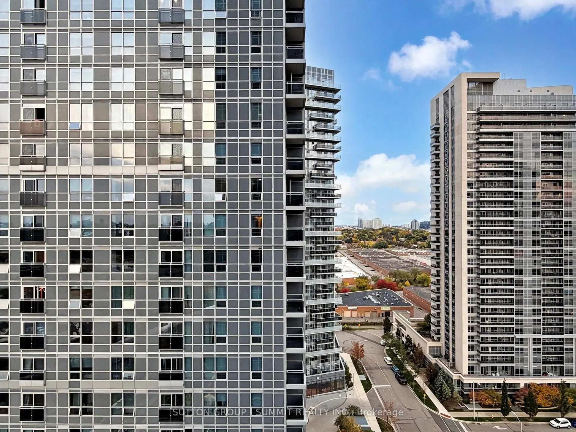275 VILLAGE GREEN Square, #1717