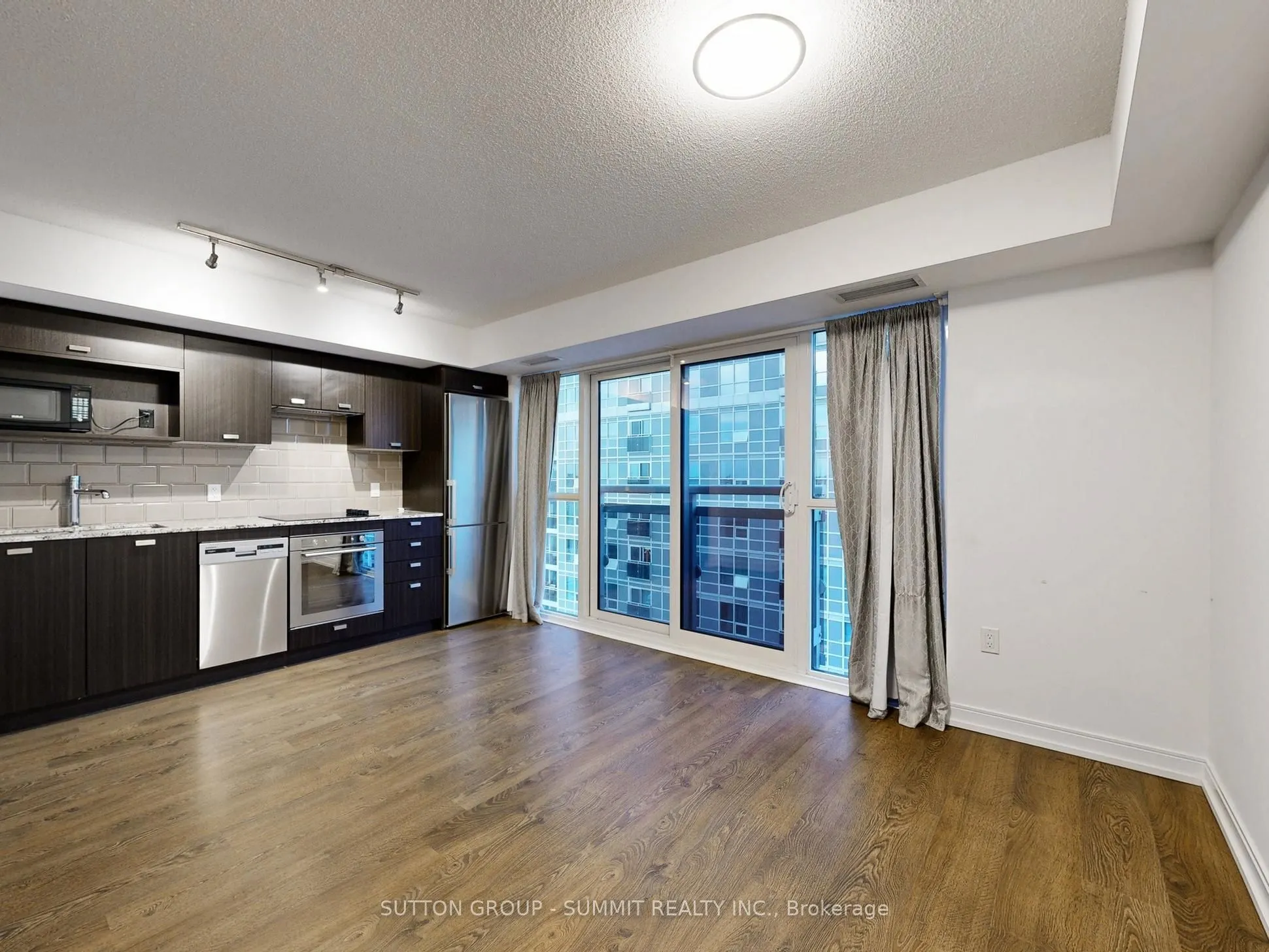 275 VILLAGE GREEN Square, #1717