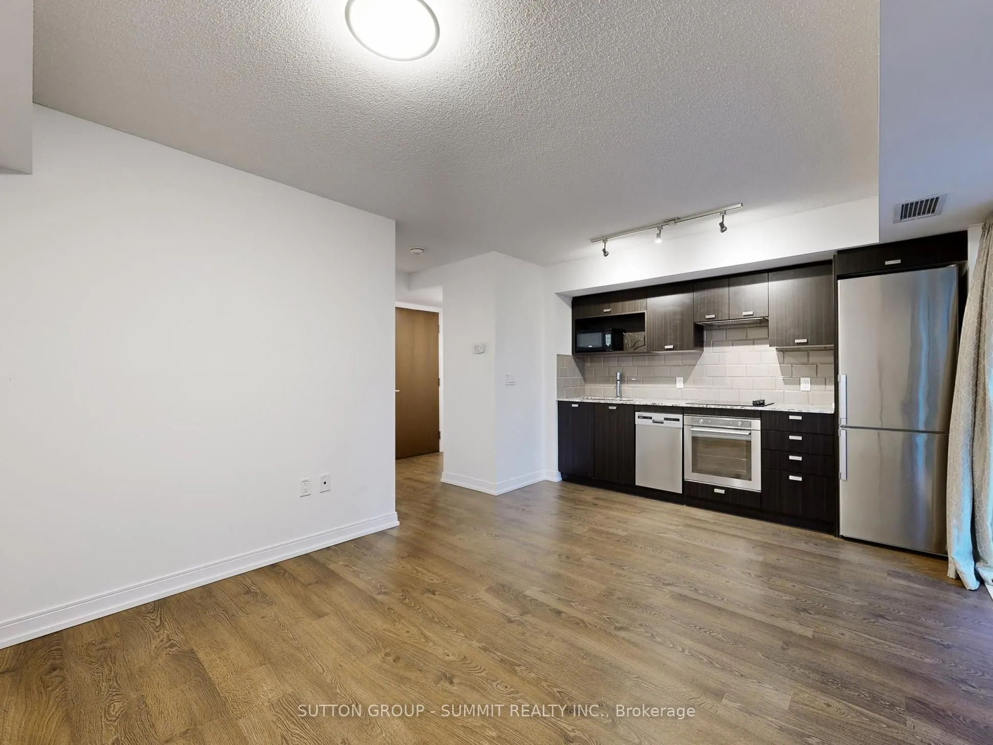 275 VILLAGE GREEN Square, #1717