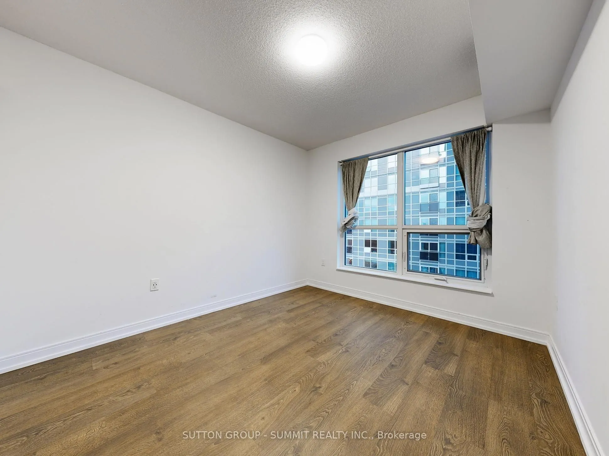 275 VILLAGE GREEN Square, #1717