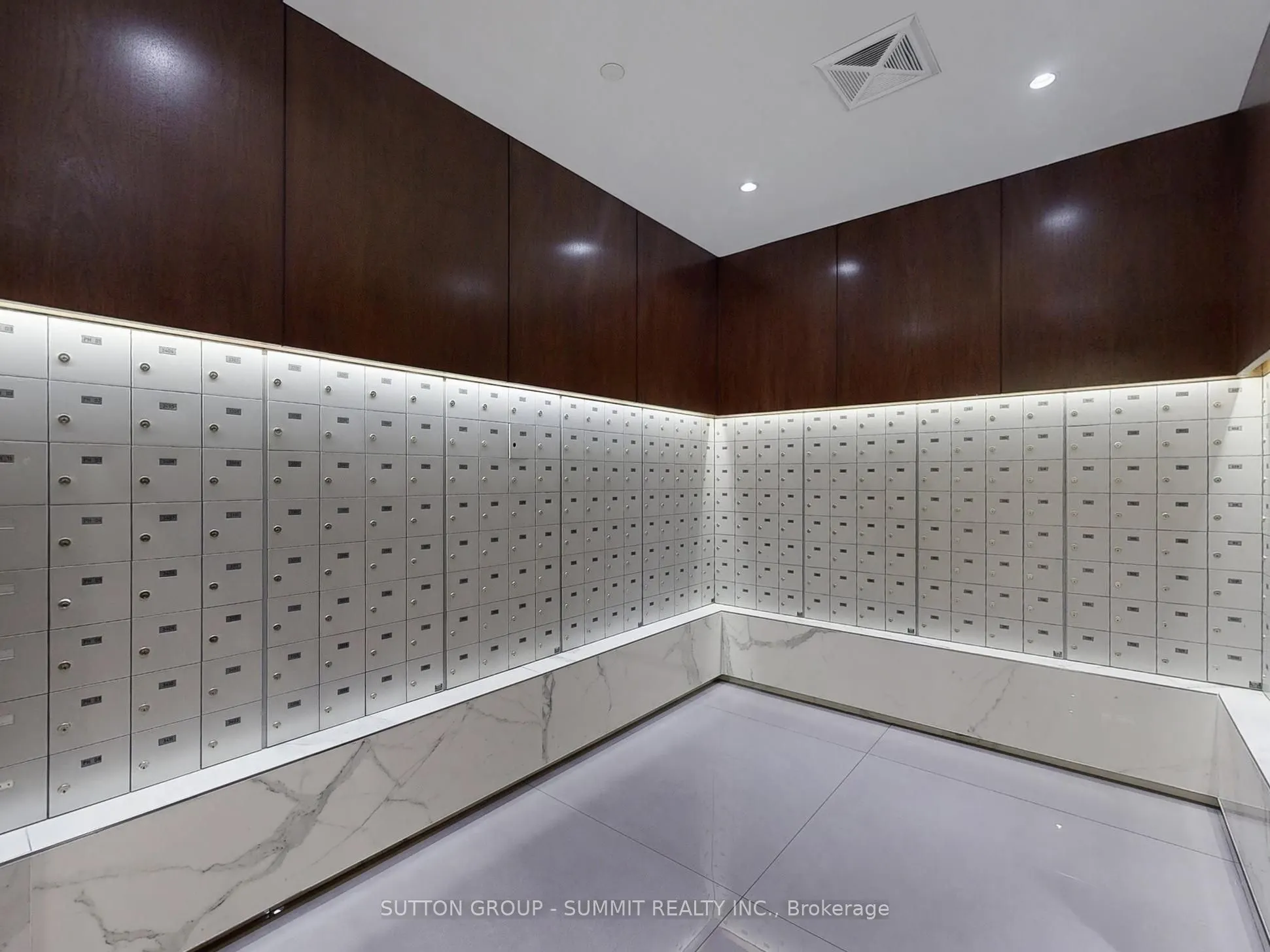 275 VILLAGE GREEN Square, #1717