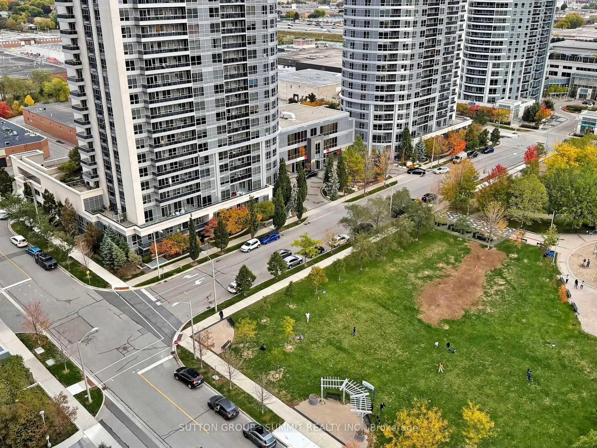 275 VILLAGE GREEN Square, #1717