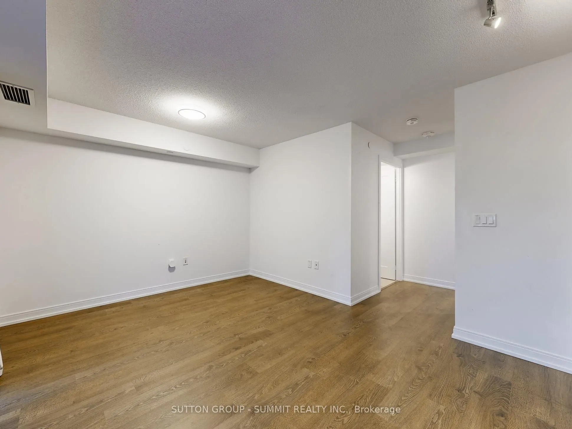 275 VILLAGE GREEN Square, #1717