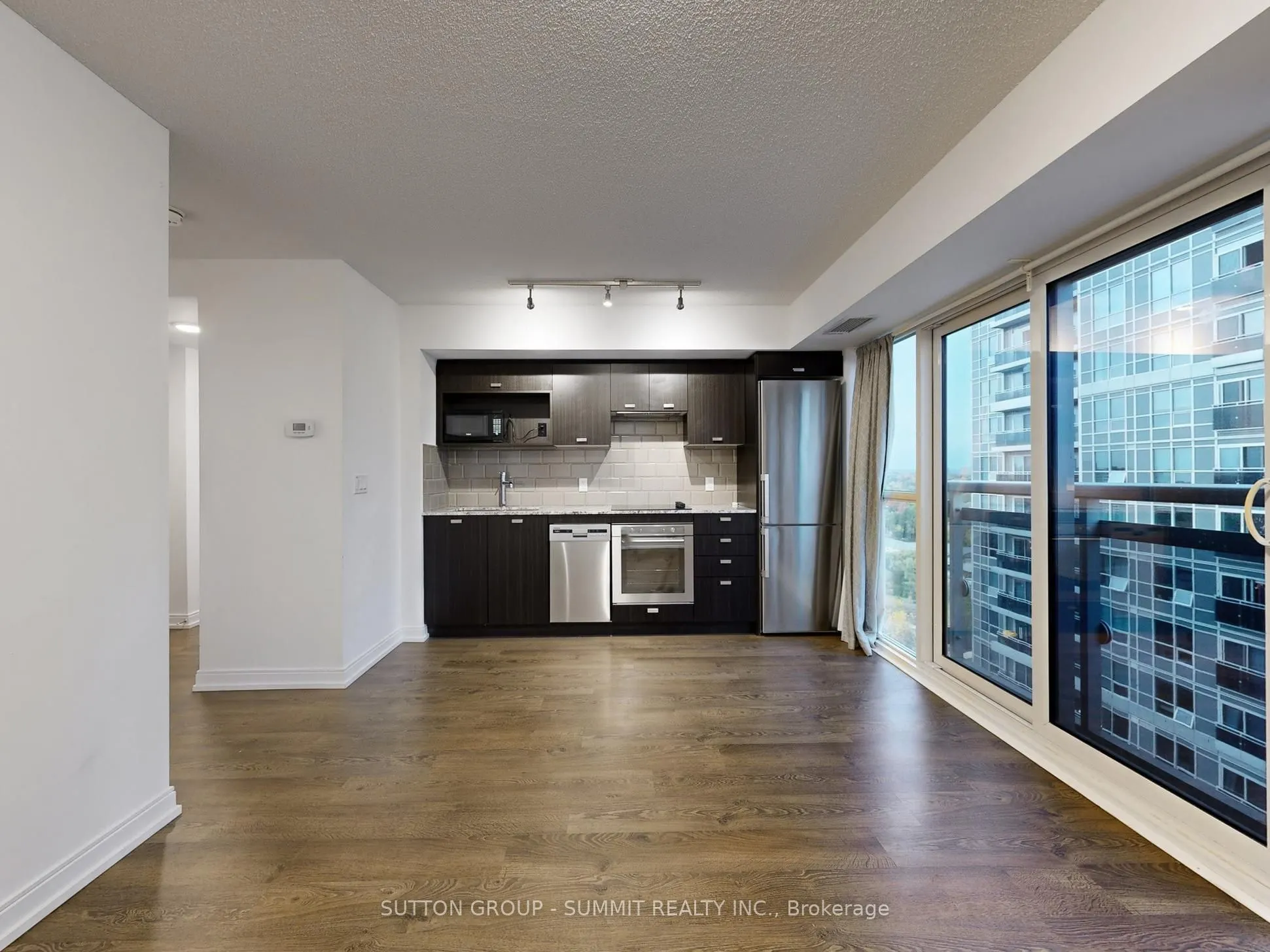 275 VILLAGE GREEN Square, #1717