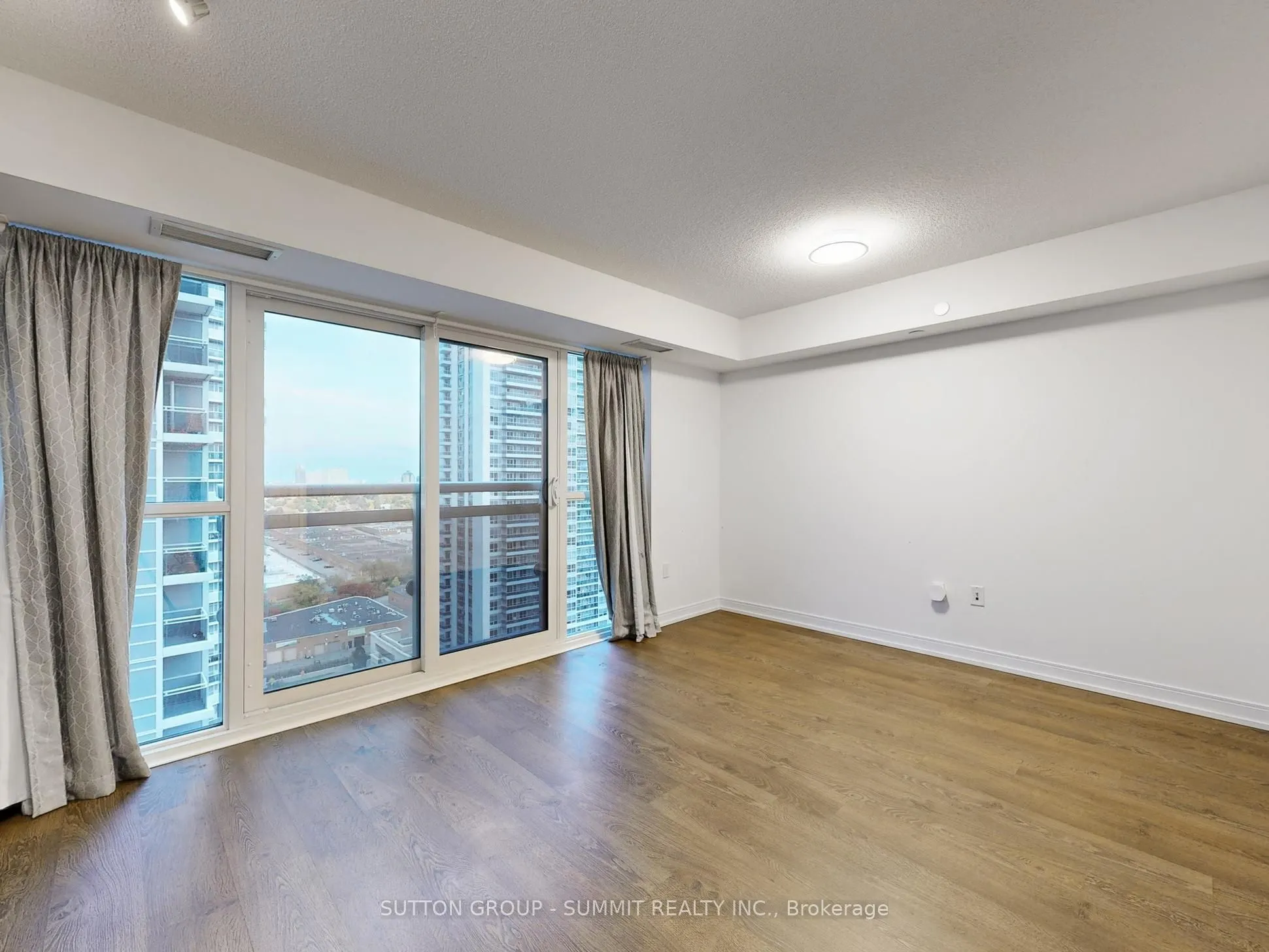 275 VILLAGE GREEN Square, #1717