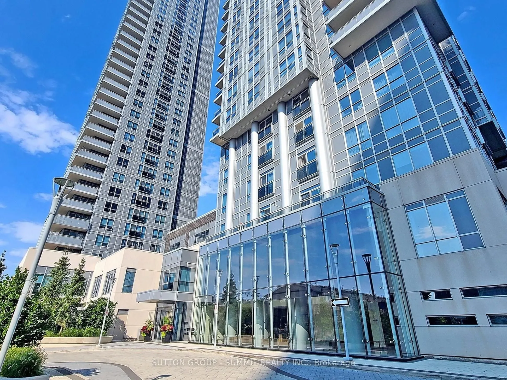 275 VILLAGE GREEN Square, #1717