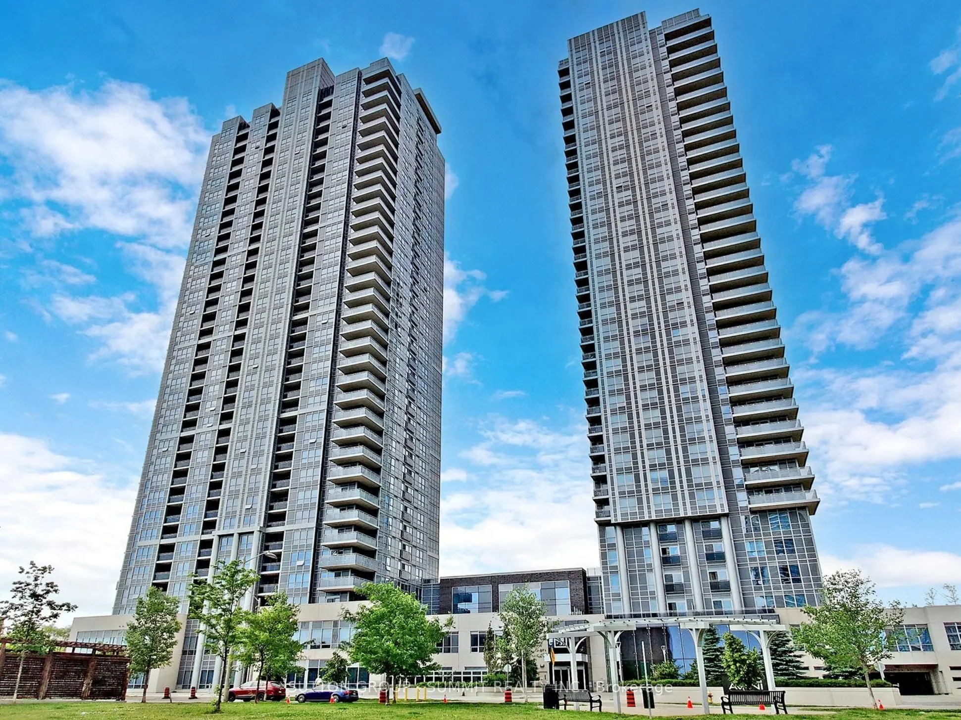275 VILLAGE GREEN Square, #1717
